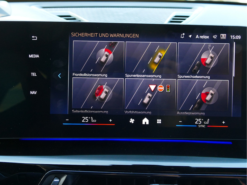 BMW X1 sDrive 18i M Sport Pano HUD DrivingPro 360°Ka — photo 14