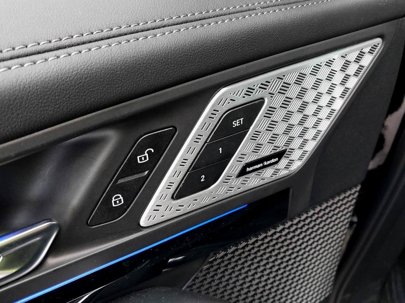 BMW X1 sDrive 18i M Sport Pano HUD DrivingPro 360°Ka — photo 12