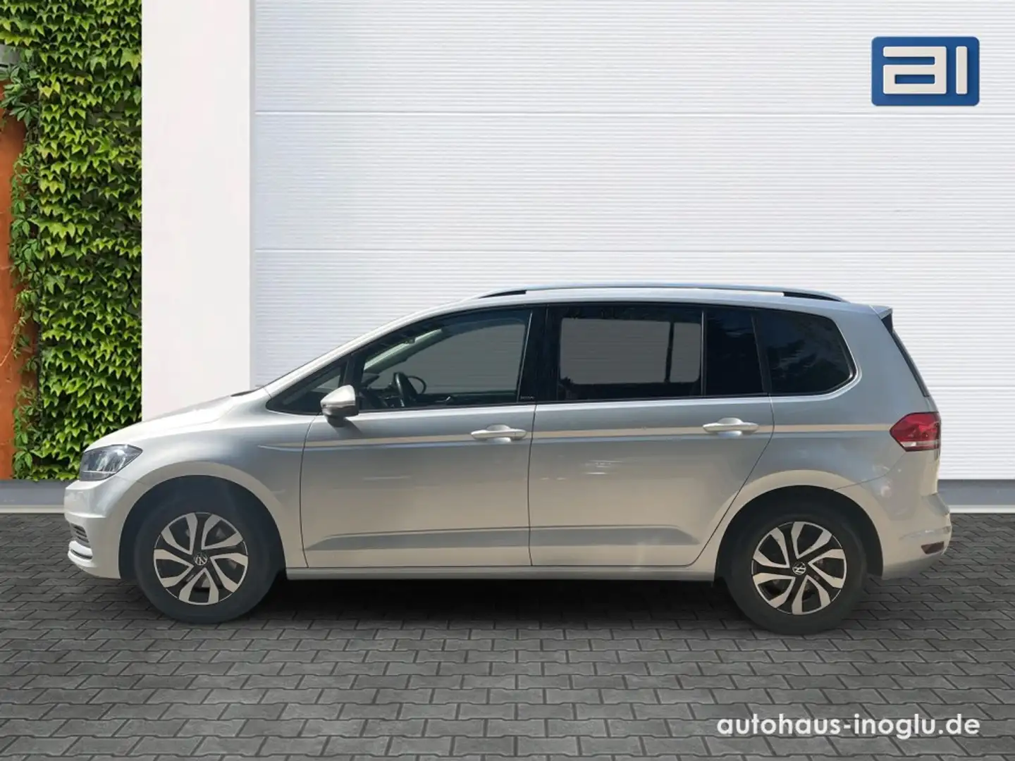 Volkswagen Touran 1.5 TSI Active 7-Si+Navi+SHZ+DAB+VC+ACC+PDC+ Stříbrná - 2