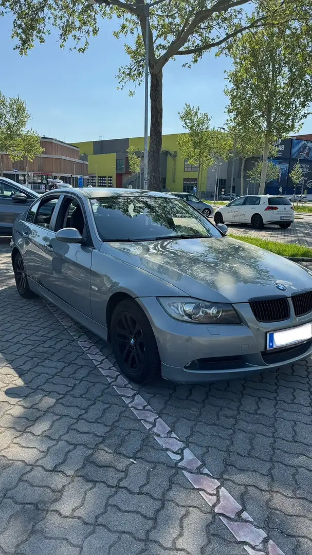 BMW 318 318i Silber - 1