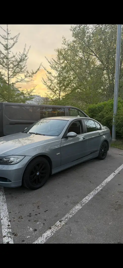 BMW 318 318i Silber - 2