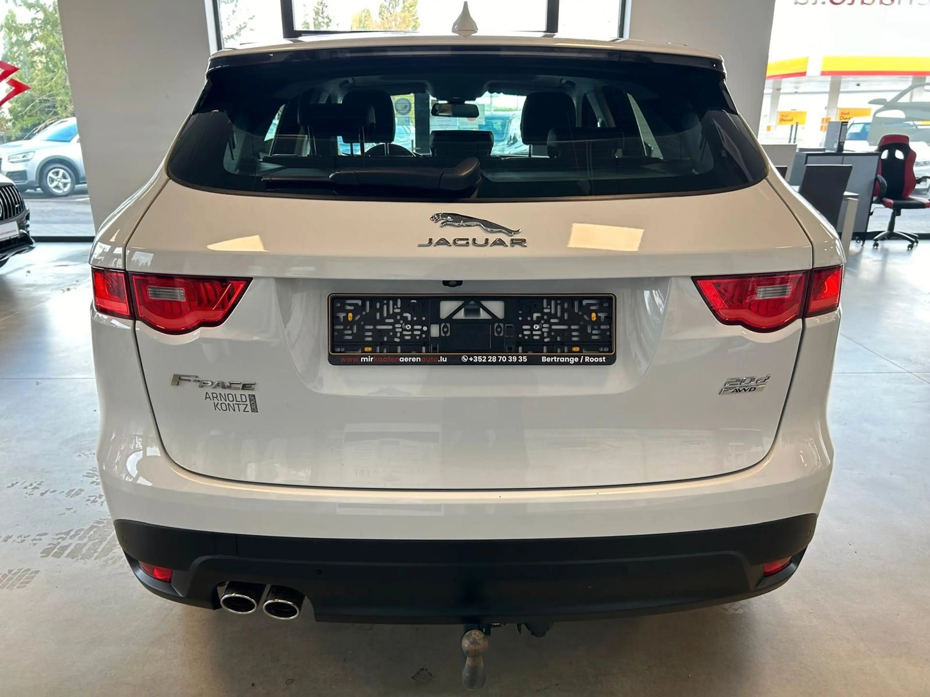 Jaguar F-Pace AWD*NAVI*LEDER*PANO*R-KAMERA*SHZ* — photo 4