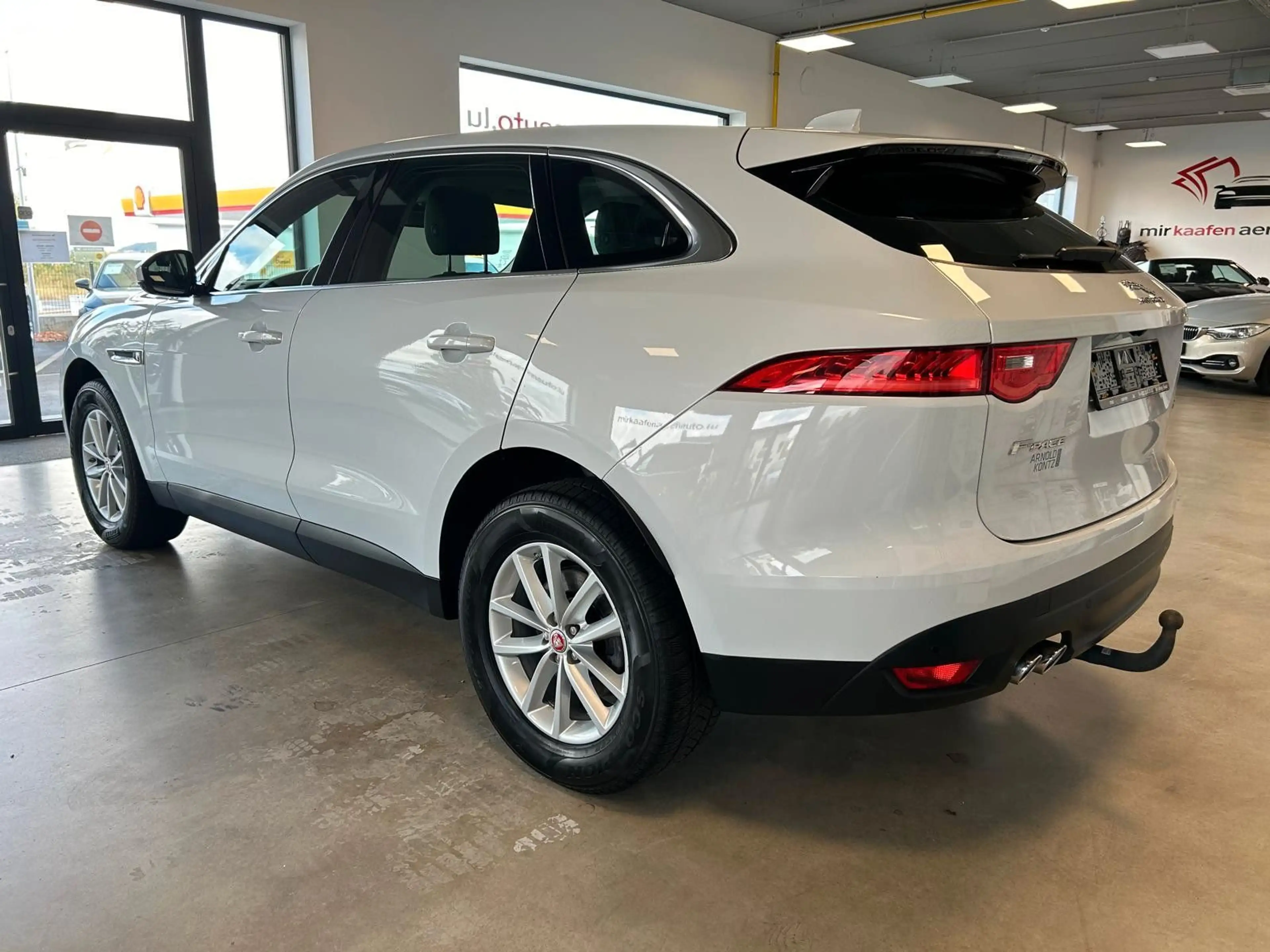 Jaguar F-Pace AWD*NAVI*LEDER*PANO*R-KAMERA*SHZ* — photo 5