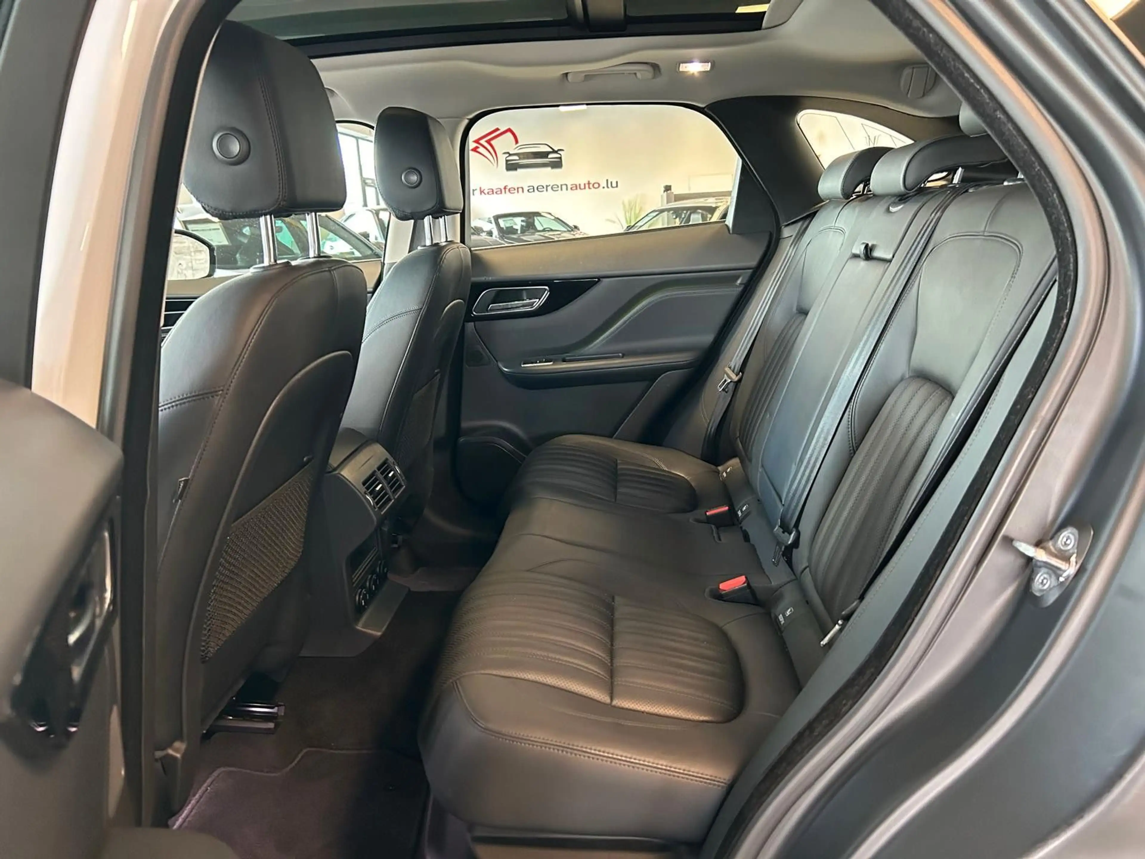 Jaguar F-Pace AWD*NAVI*LEDER*PANO*R-KAMERA*SHZ* — photo 12