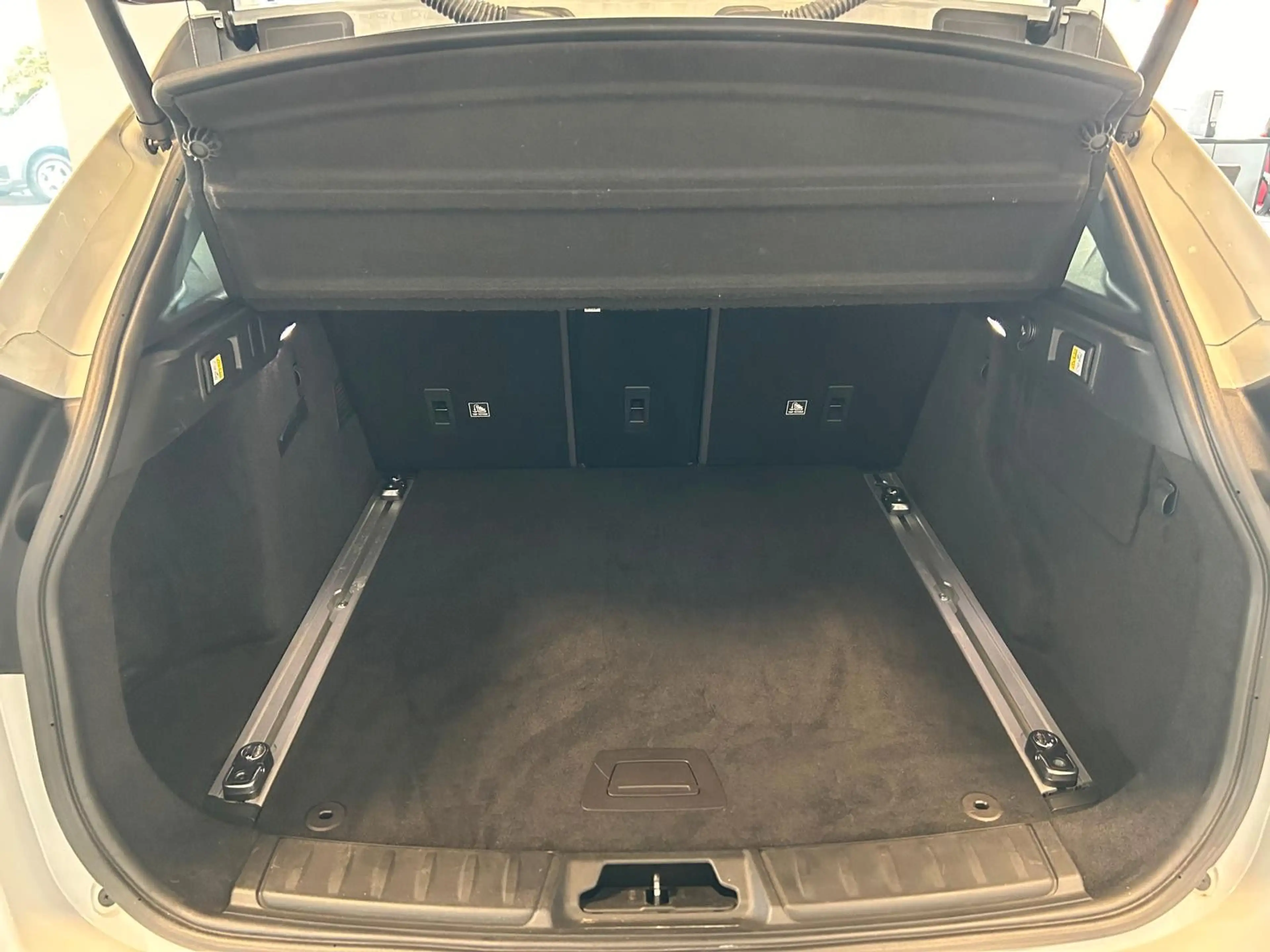 Jaguar F-Pace AWD*NAVI*LEDER*PANO*R-KAMERA*SHZ* — photo 13