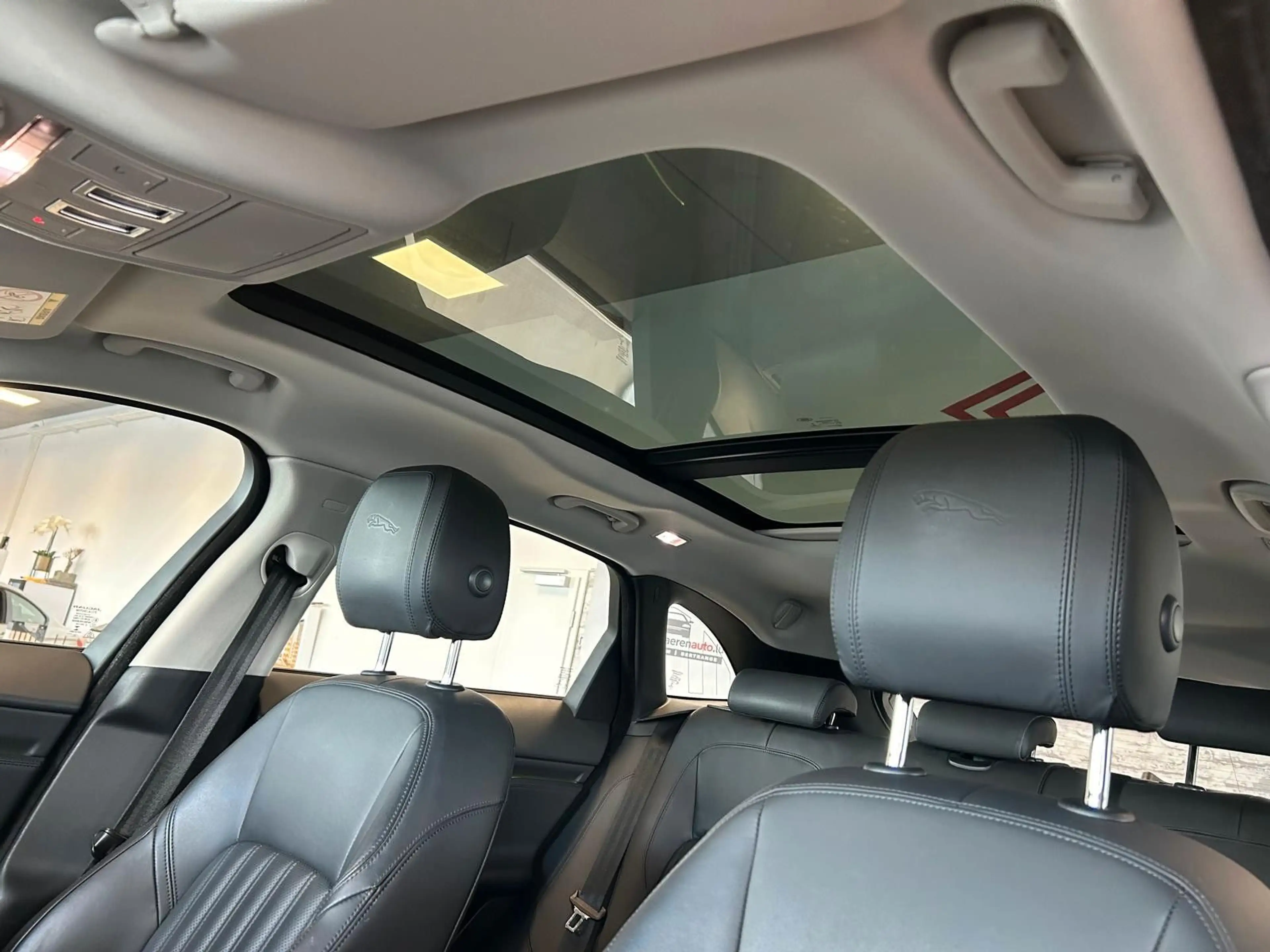 Jaguar F-Pace AWD*NAVI*LEDER*PANO*R-KAMERA*SHZ* — photo 11