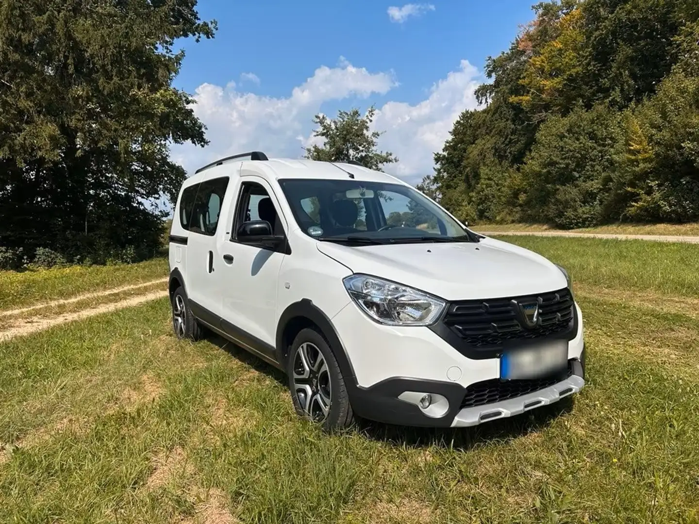 Dacia Dokker TCe 115 Stepway Celebration - 1