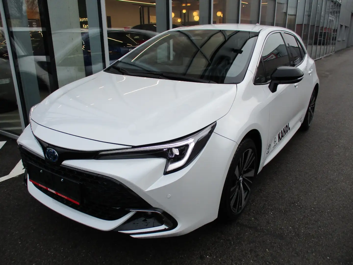 Toyota Corolla 1.8 Hybrid Active Drive LED+SHZ+Kam.+PDC Weiß - 2