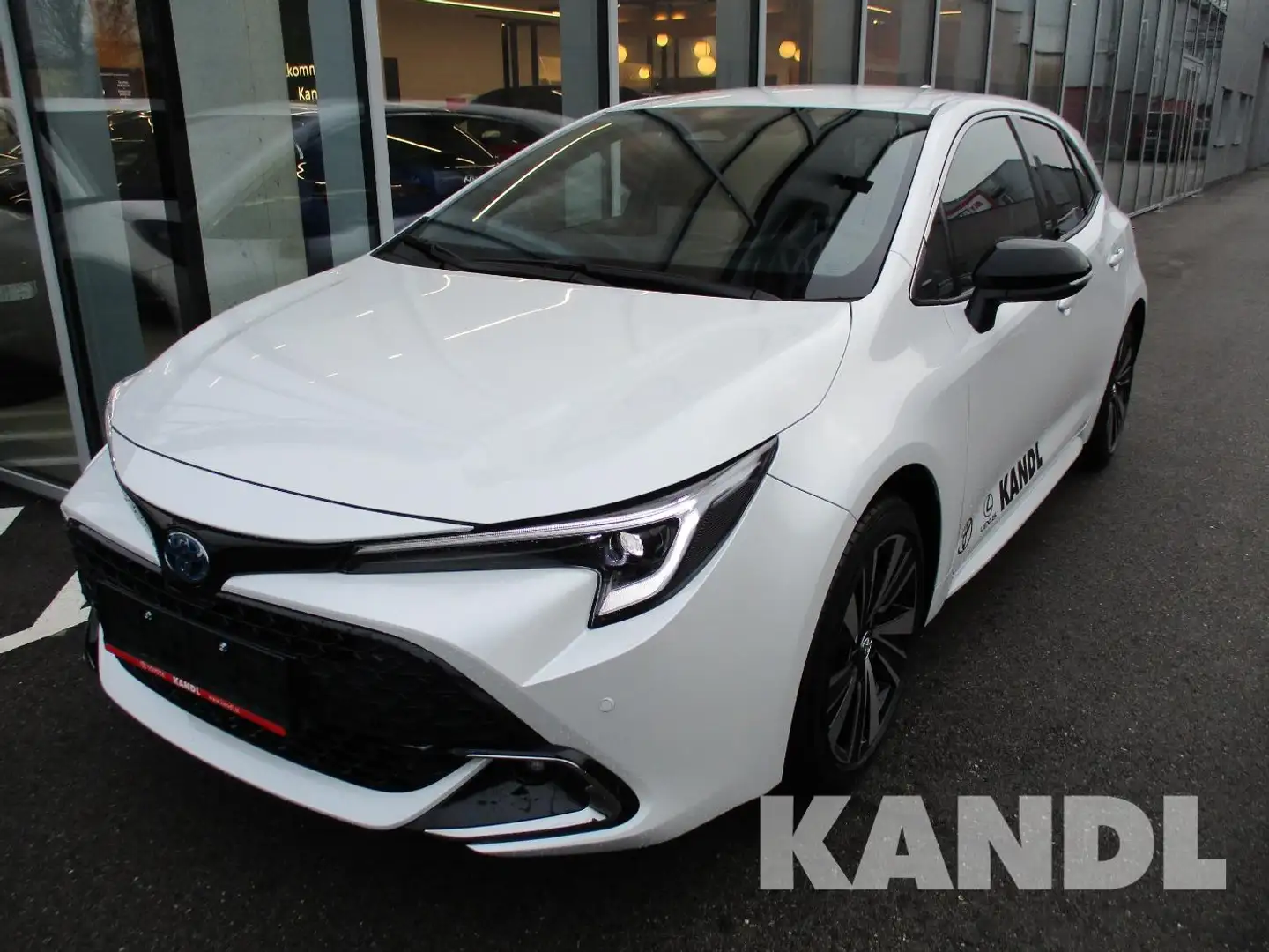 Toyota Corolla 1.8 Hybrid Active Drive Weiß - 1