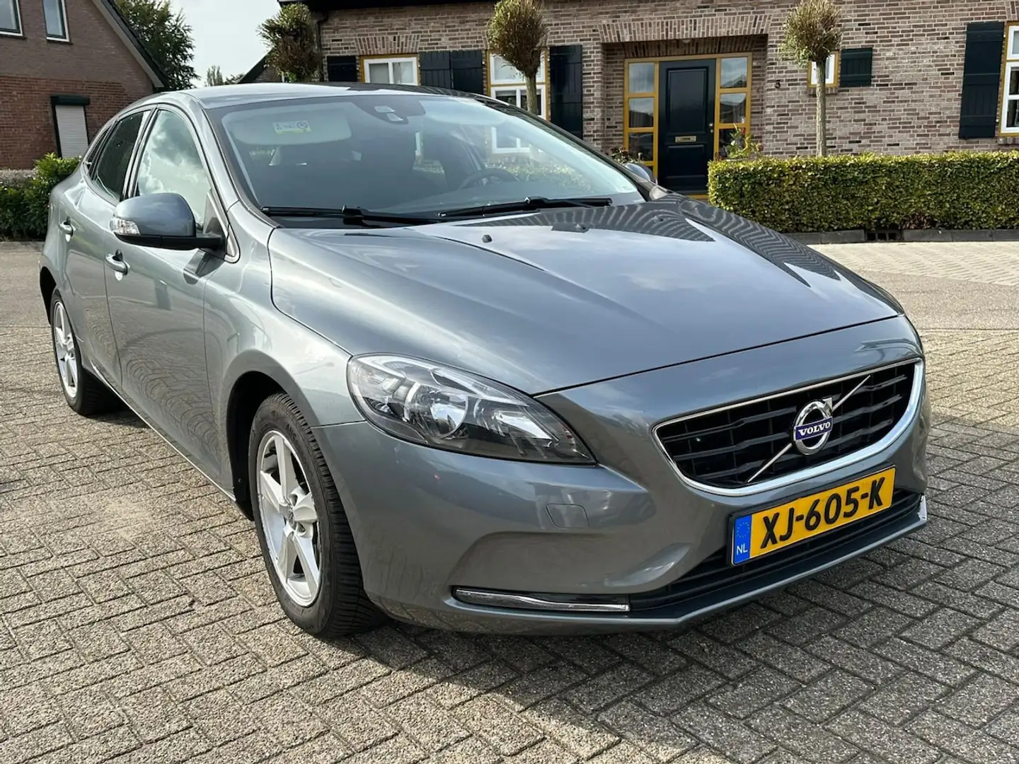 Volvo V40 2.0 D2 120pk Kinetic Automaat Navi/Lmv/Pdc/Ecc 592 Grey - 1