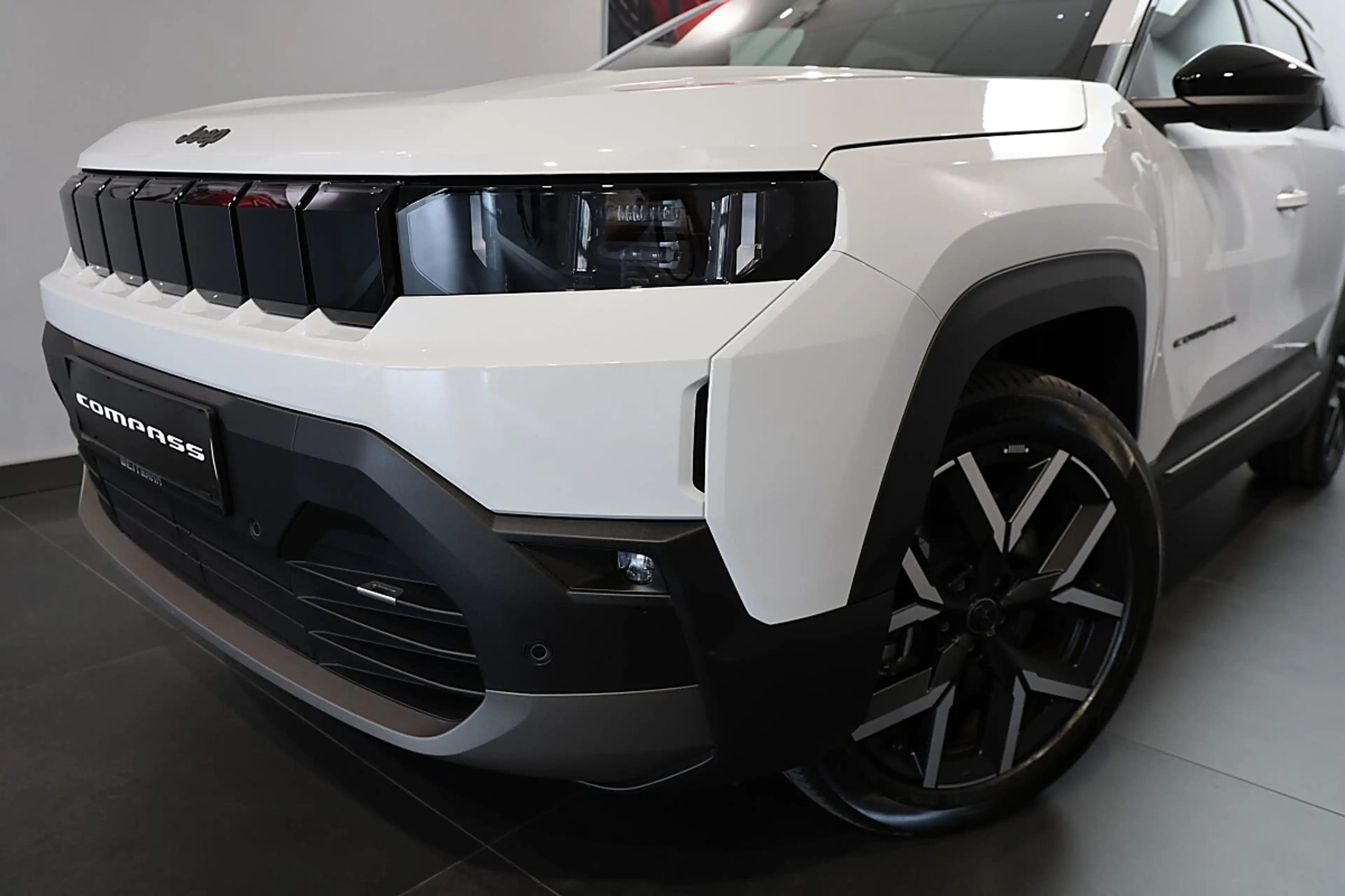 Jeep Compass BEV 74kWh First Edition — photo 2