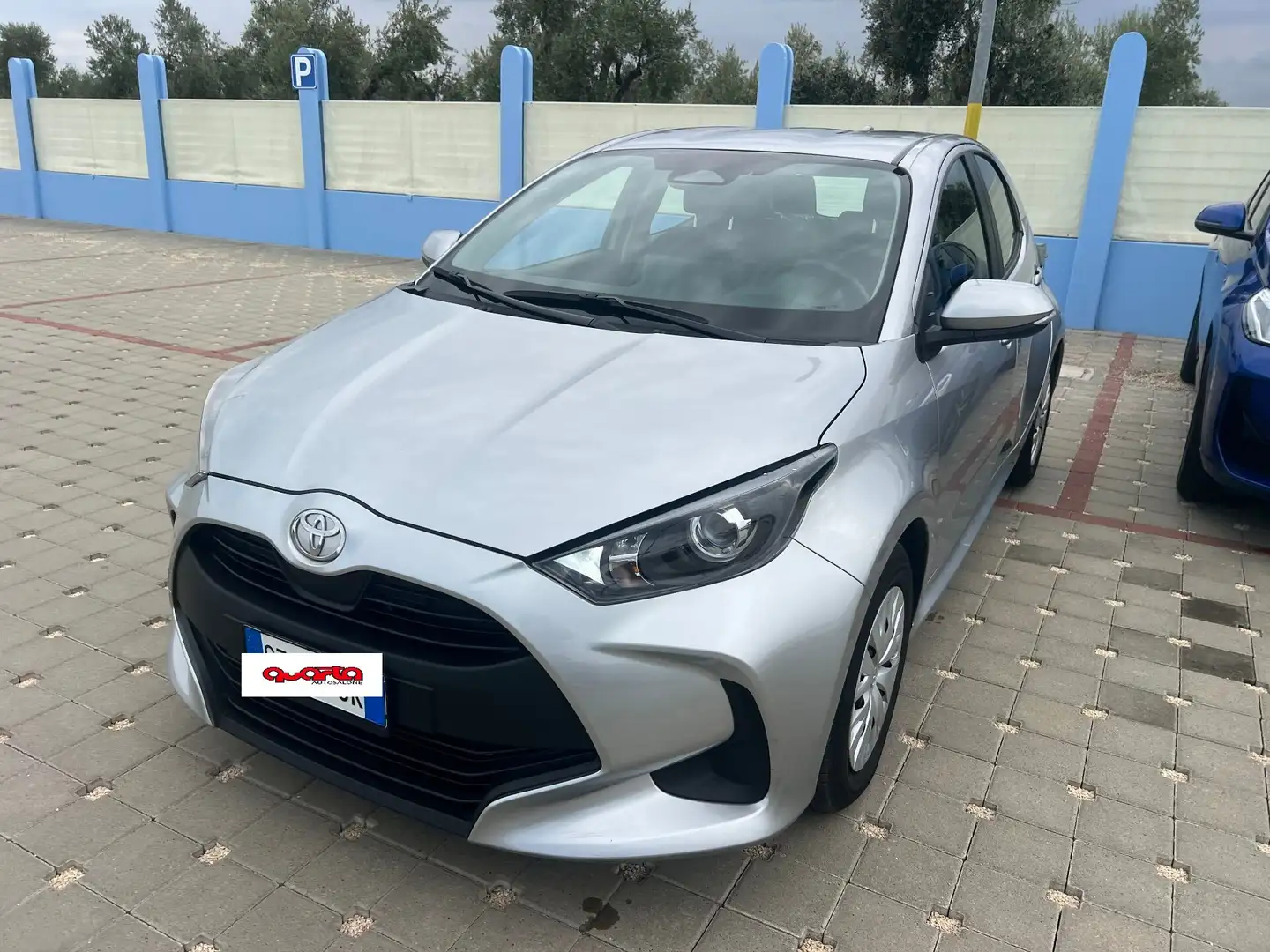 Toyota Yaris Yaris 1.5 Hybrid 5 porte Active *PACK BUSINESS* Grigio - 2