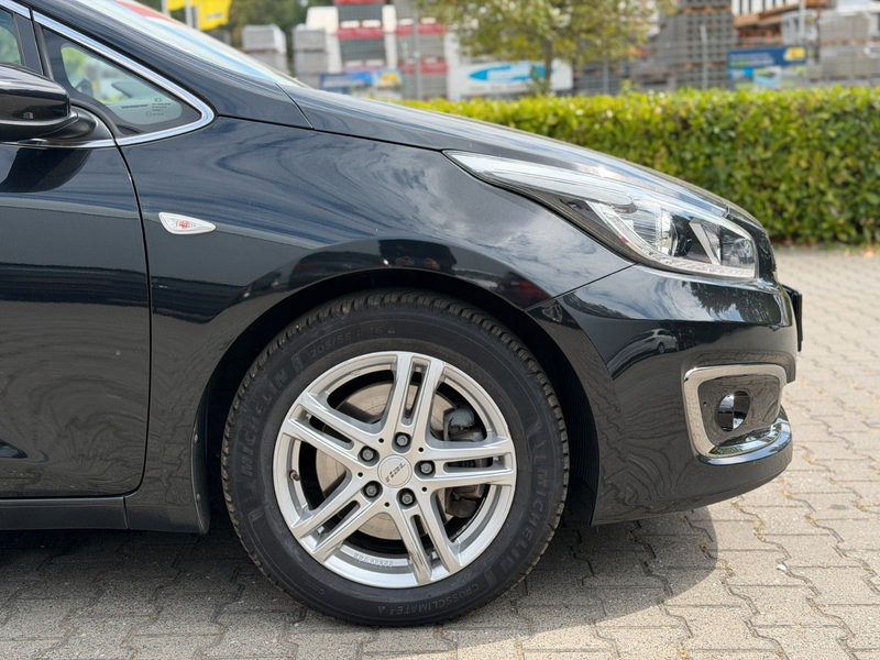 Kia Ceed / cee'd Garantie *Navi *Kamera*nur 65000 Km — photo 8