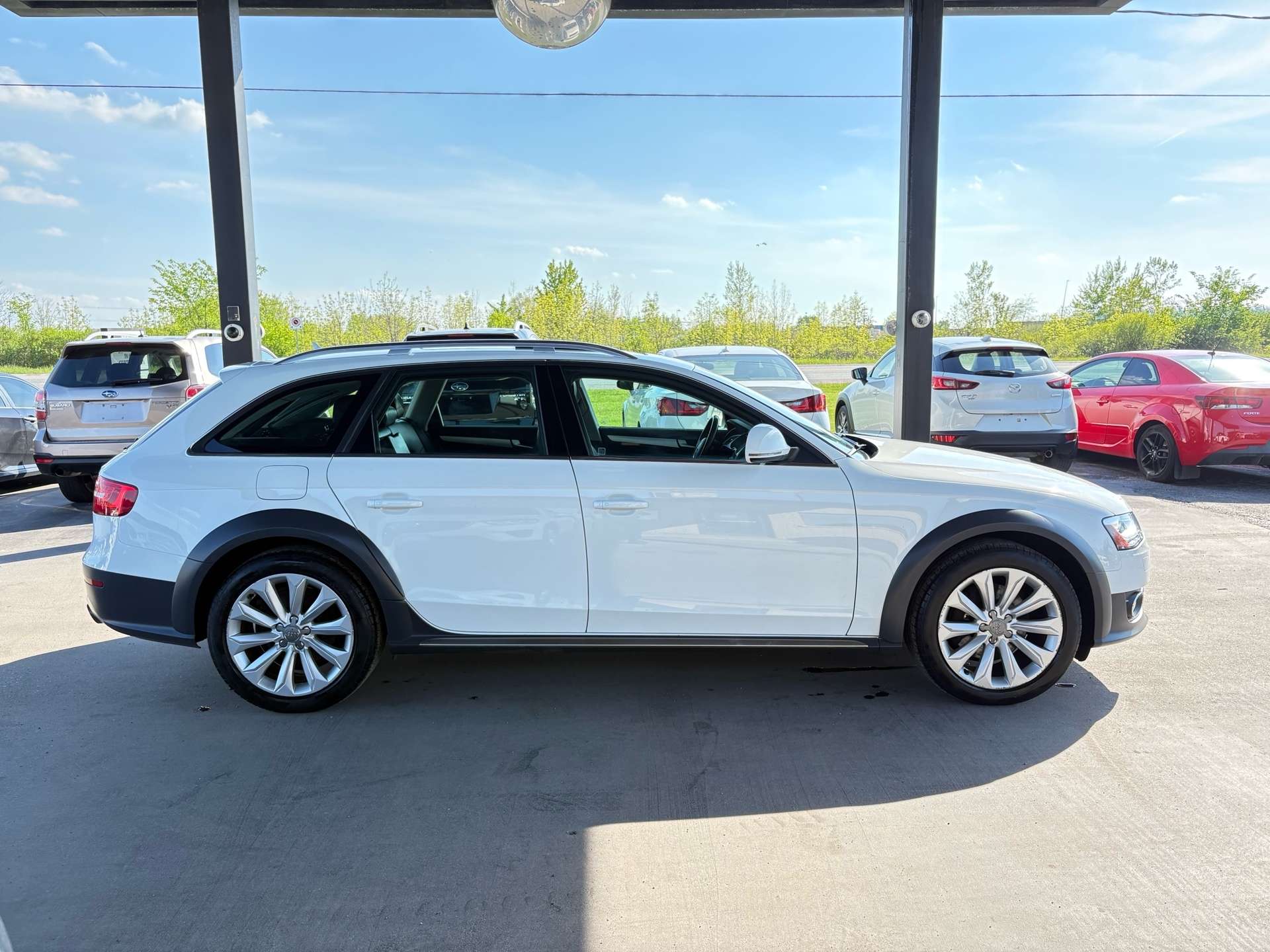 2014 Audi Allroad Komfort I 2 SETS OF TIRES ON RIMS I CERTIFIED alt 3