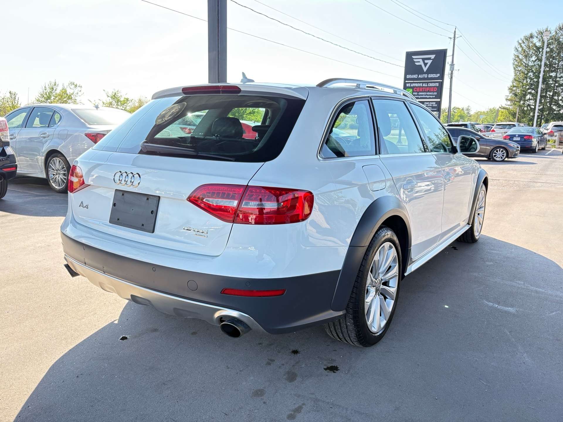 2014 Audi Allroad Komfort I 2 SETS OF TIRES ON RIMS I CERTIFIED alt 4