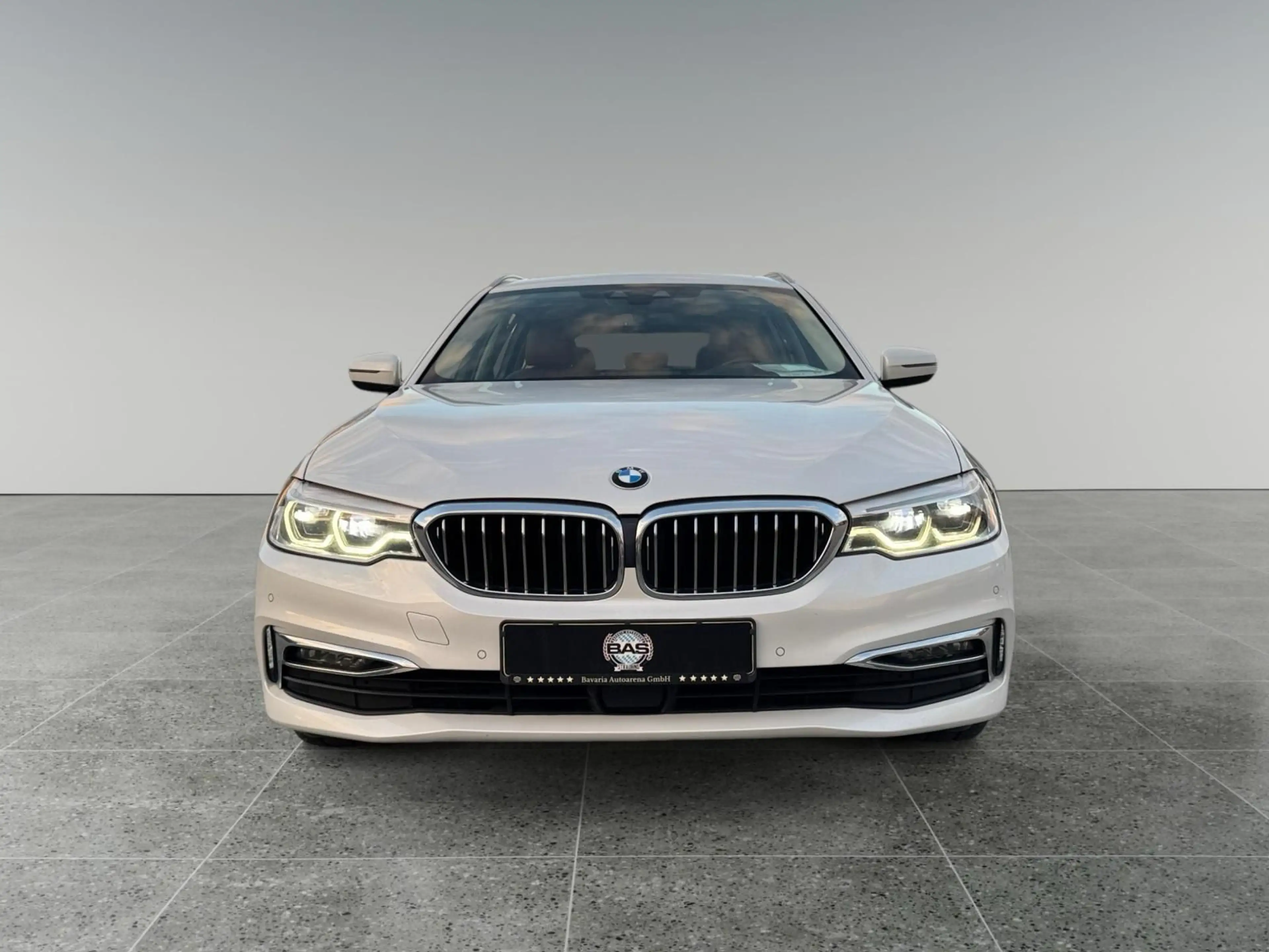 BMW 540 Touring 540 i xDrive Luxury Line Kam ACC — photo 2