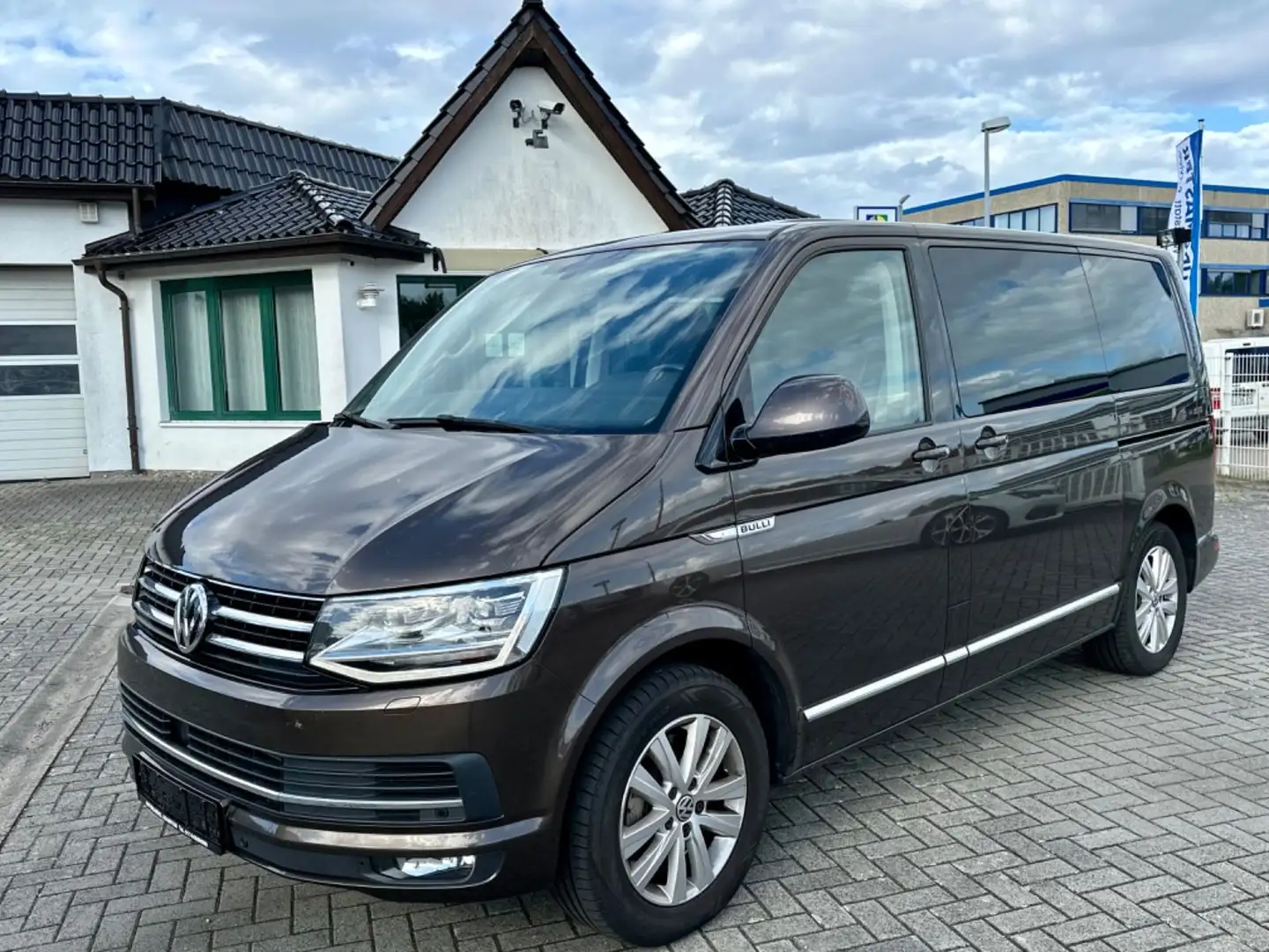 Volkswagen T6 Transporter Bus Highline *ACC*LED*KAM*DYNAMIK Braun - 1