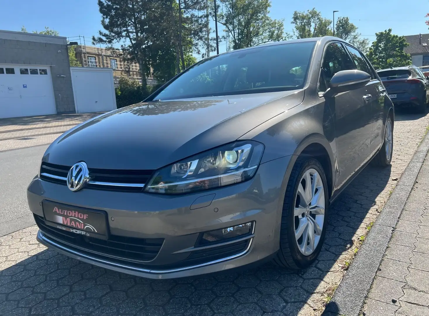Volkswagen Golf VII Lim. Highline BMT/DSG/Bi-Xenon/PDC Grau - 1