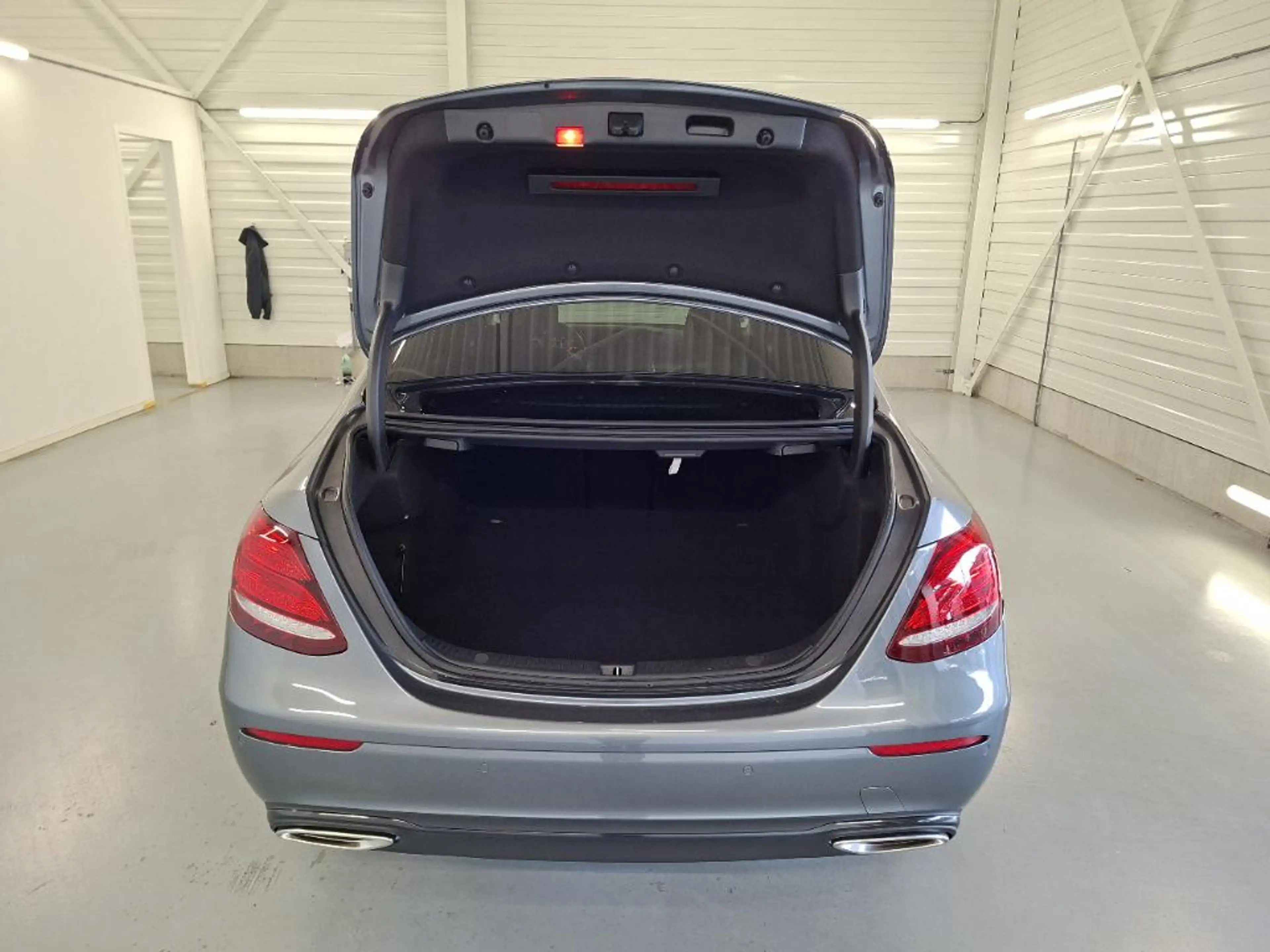 Mercedes-Benz E 200 4MATIC Premium Plus — photo 8