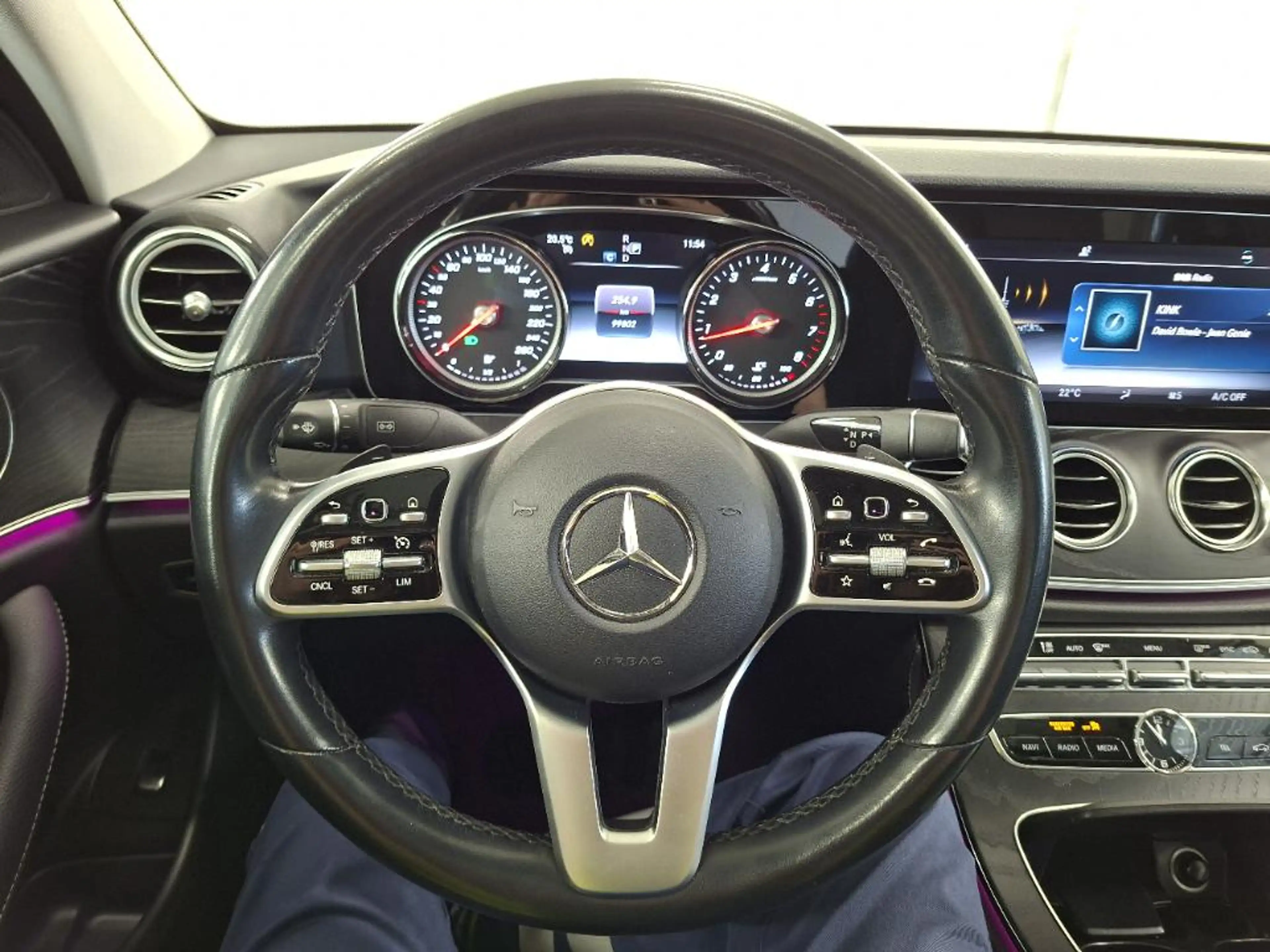 Mercedes-Benz E 200 4MATIC Premium Plus — photo 11