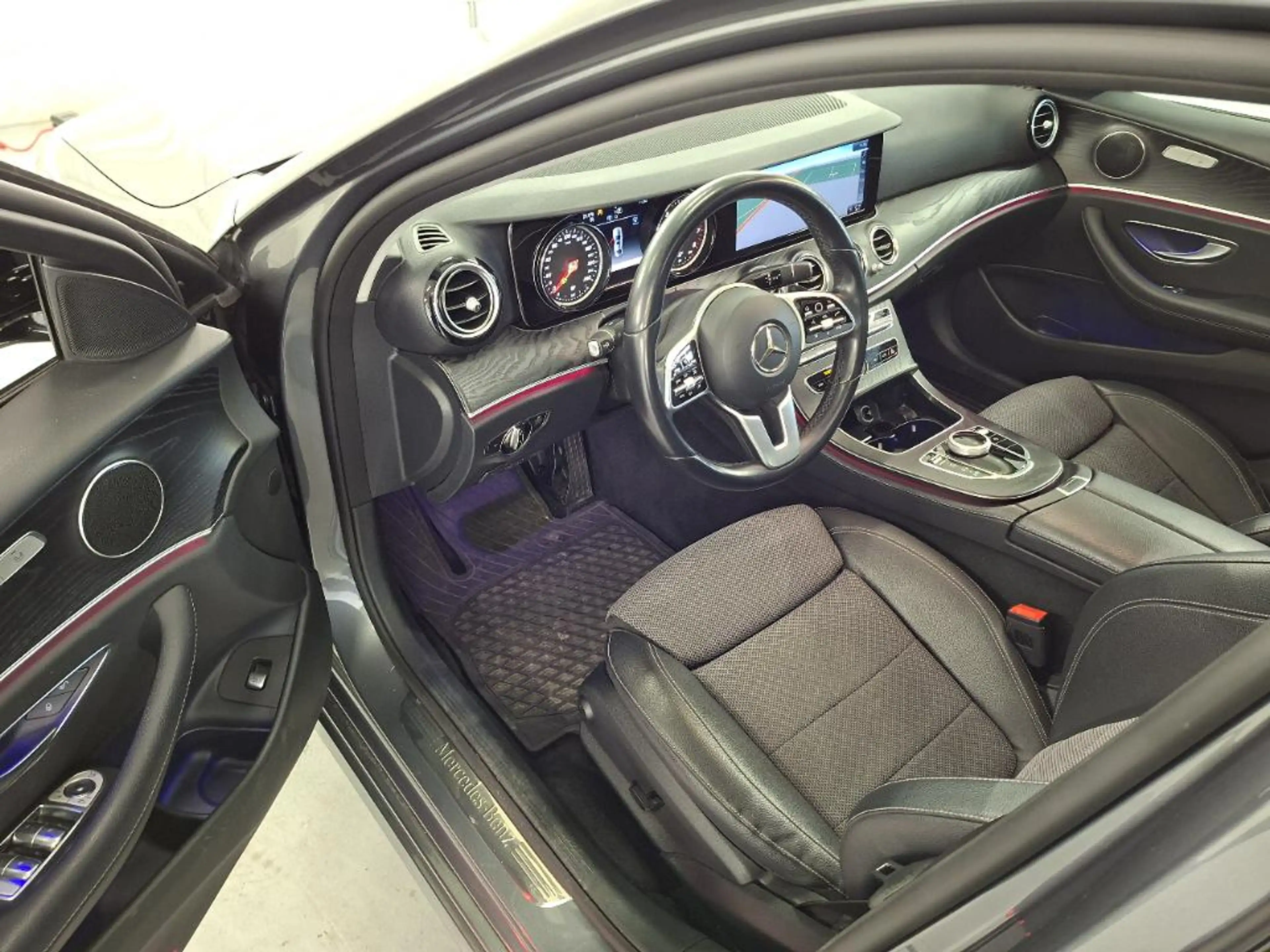 Mercedes-Benz E 200 4MATIC Premium Plus — photo 7