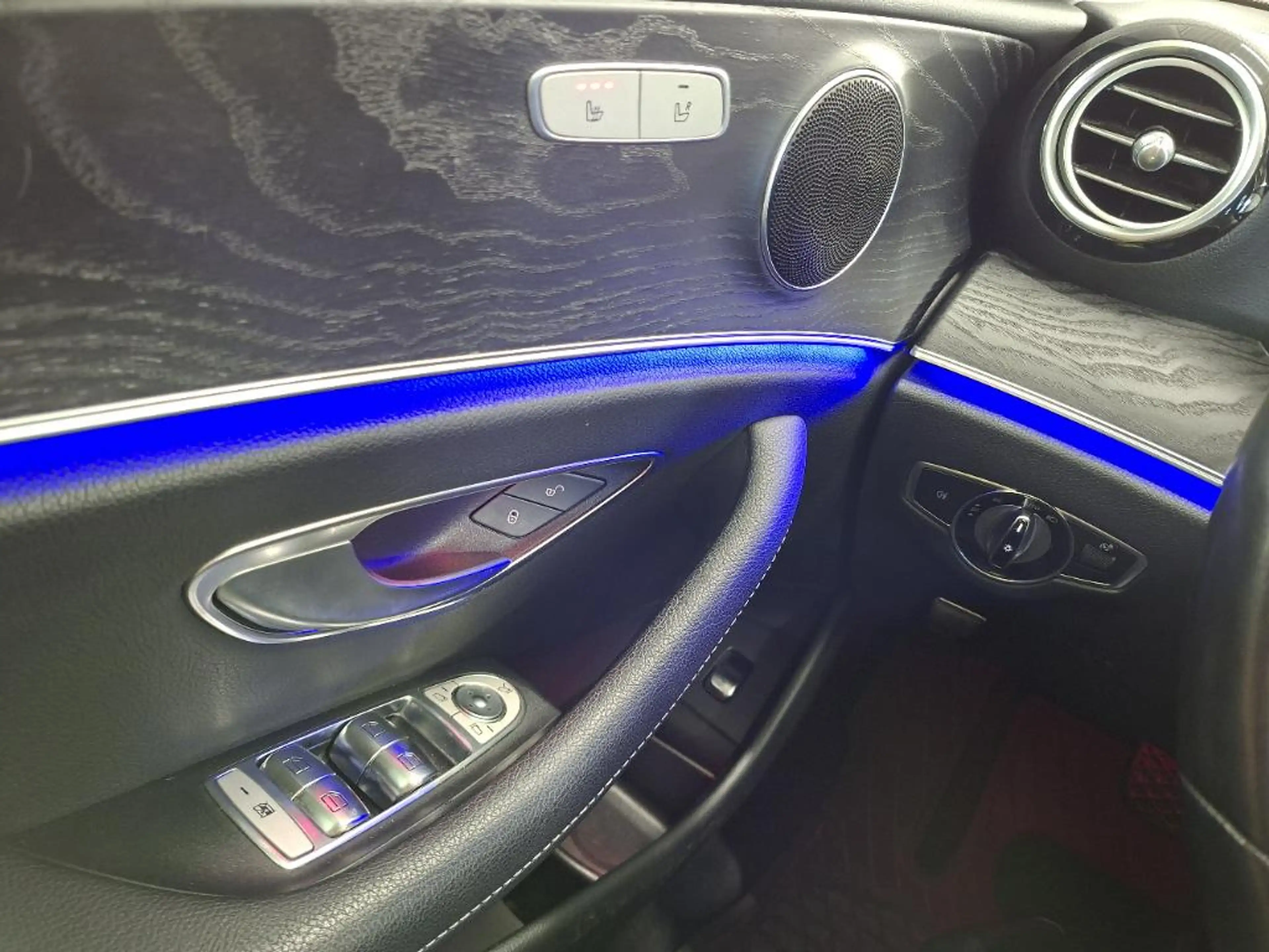 Mercedes-Benz E 200 4MATIC Premium Plus — photo 12