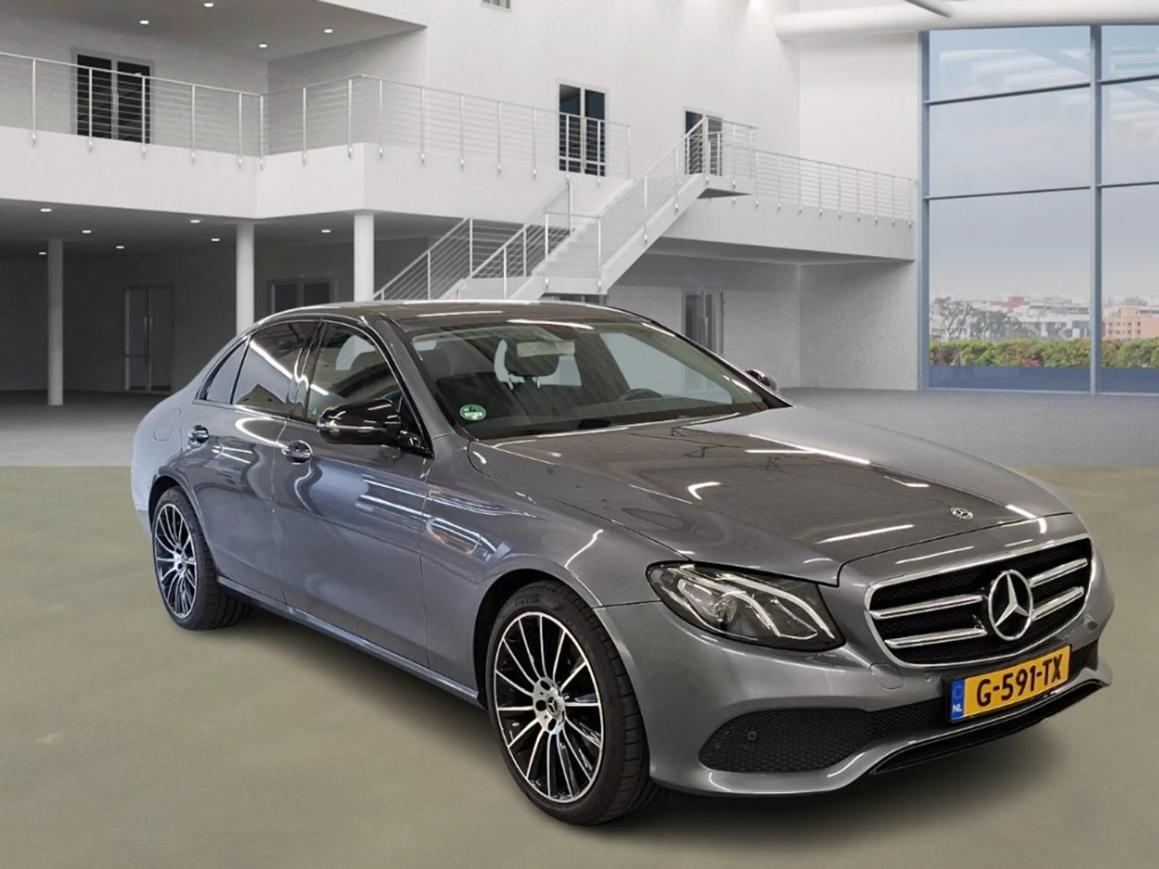 Mercedes-Benz E 200 4MATIC Premium Plus — photo 2