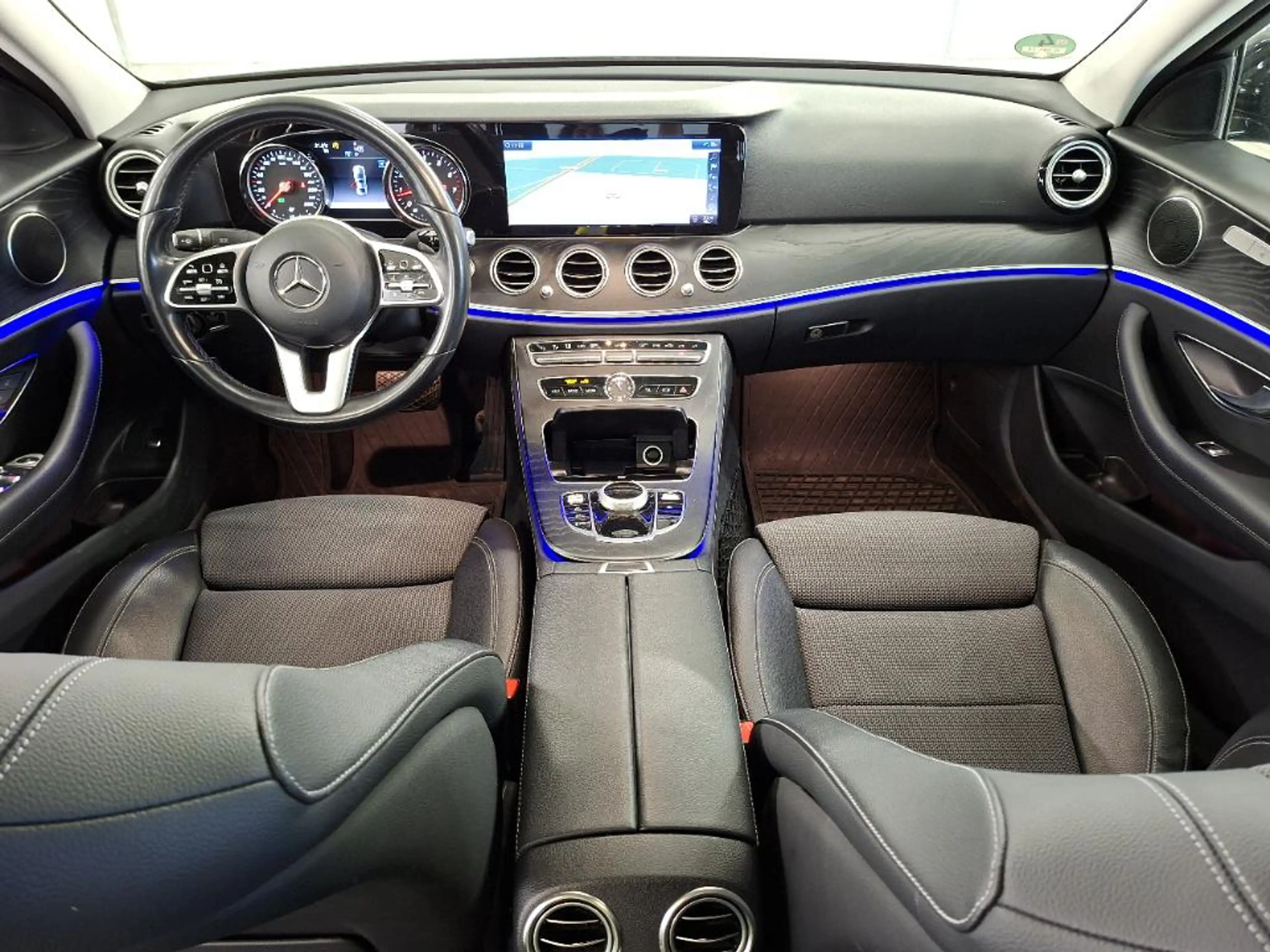 Mercedes-Benz E 200 4MATIC Premium Plus — photo 6