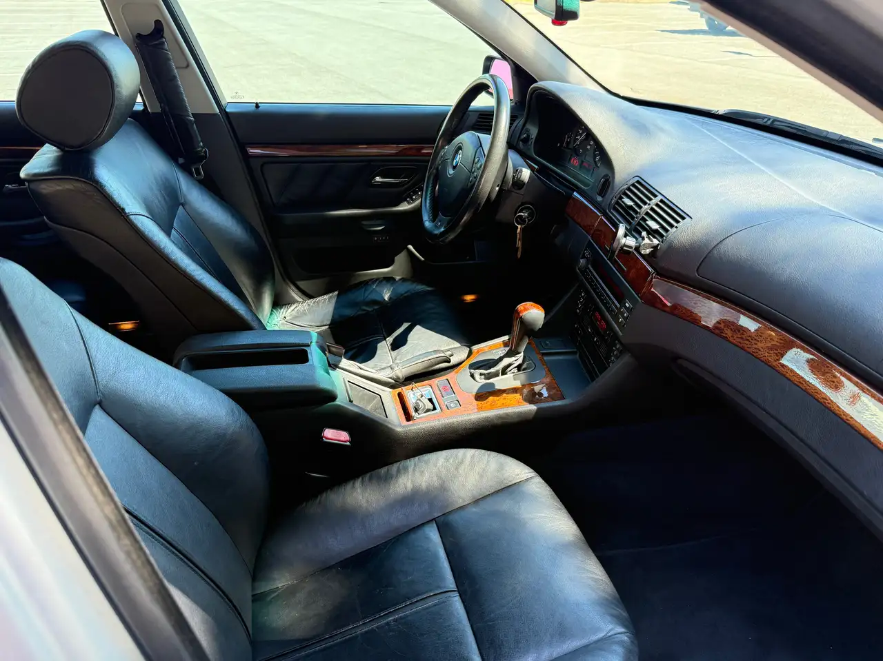 BMW 5 Series снимка BMW 5 Series