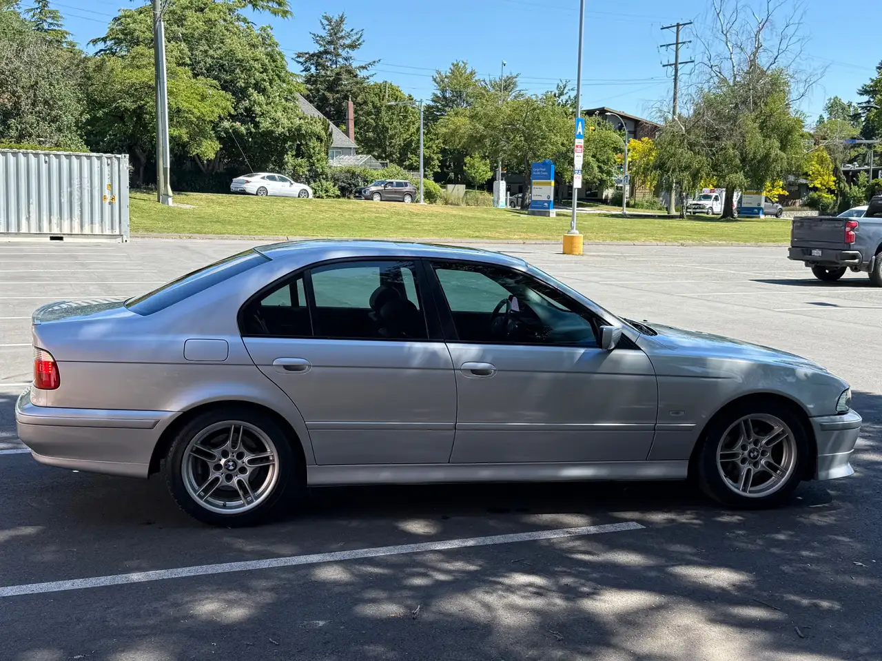 BMW 5 Series снимка BMW 5 Series