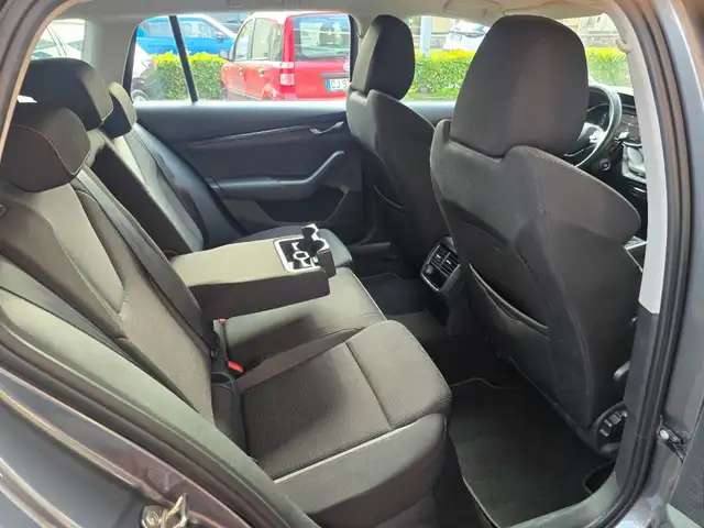 Skoda Octavia view 11