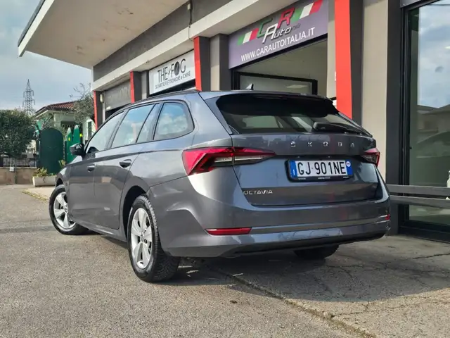 Skoda Octavia view 8