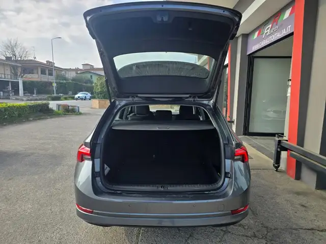 Skoda Octavia view 9