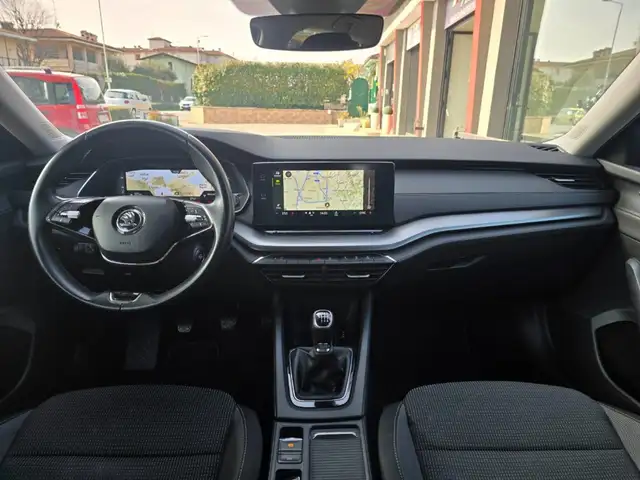 Skoda Octavia view 4