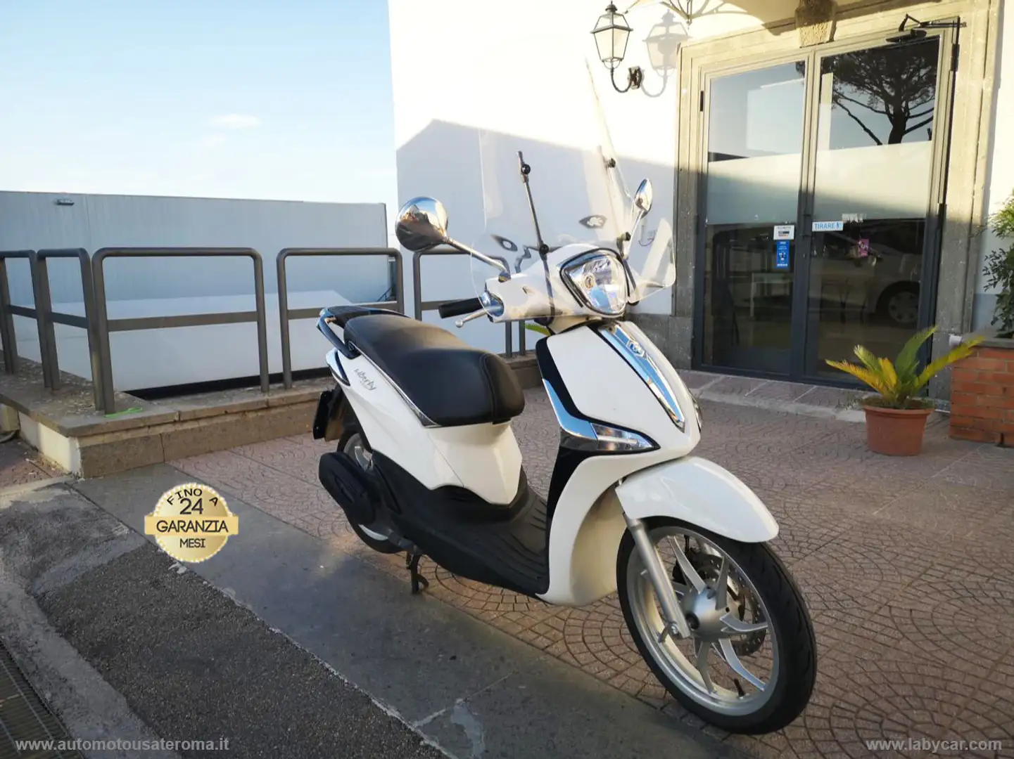 Piaggio Liberty 150 Liberty 150 ABS 3V I.E. RATE AUTO MOTO SCOOTER Weiß - 2