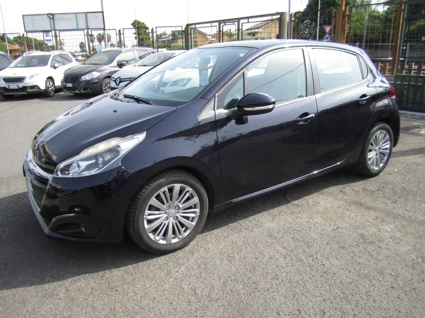 Peugeot 208 208 I 2015 5p 1.6 bluehdi Active 75cv Blu/Azzurro - 1