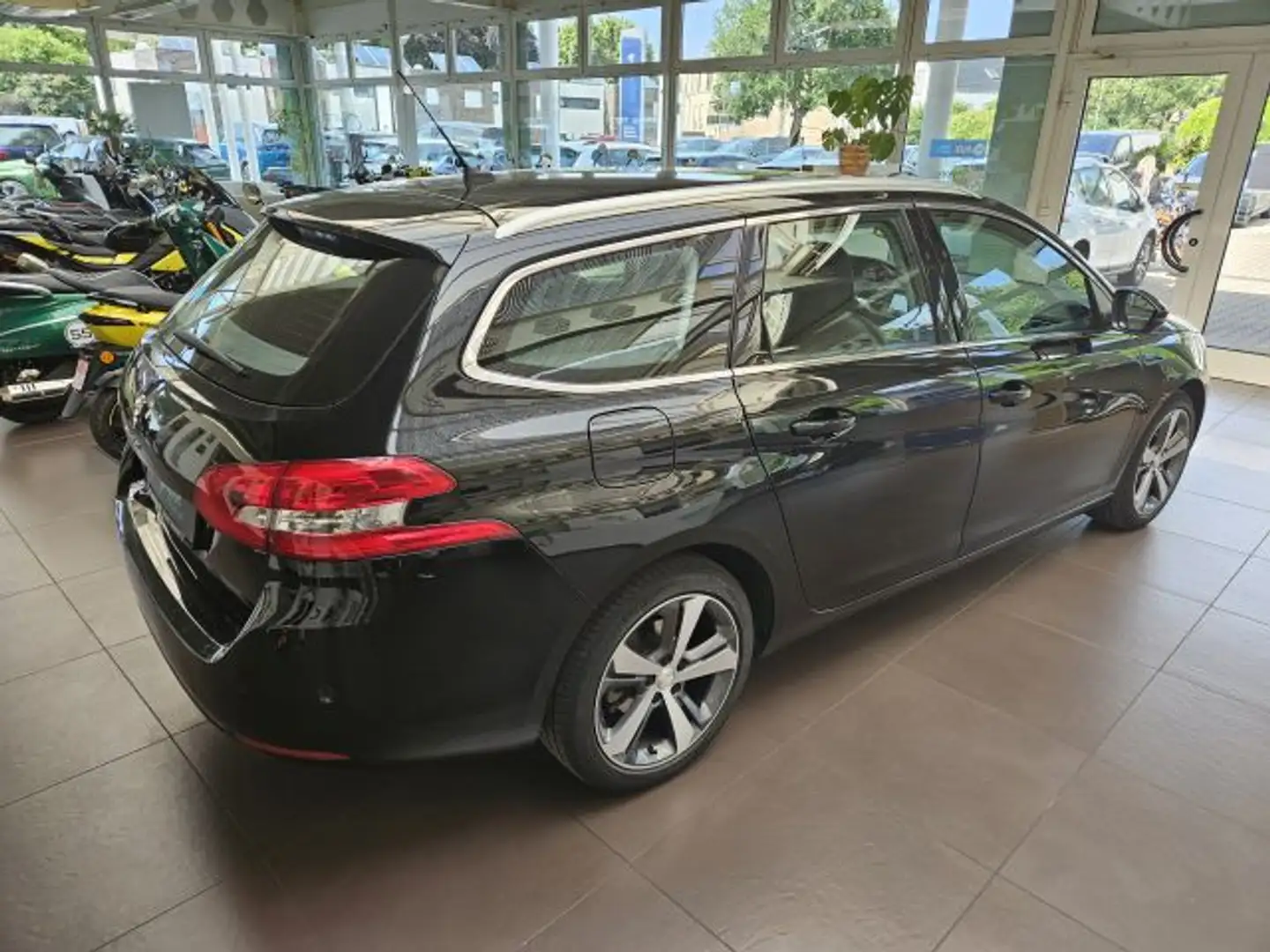 Peugeot 308 SW PureTech 130 GPF Stop & Start Allure Noir - 2