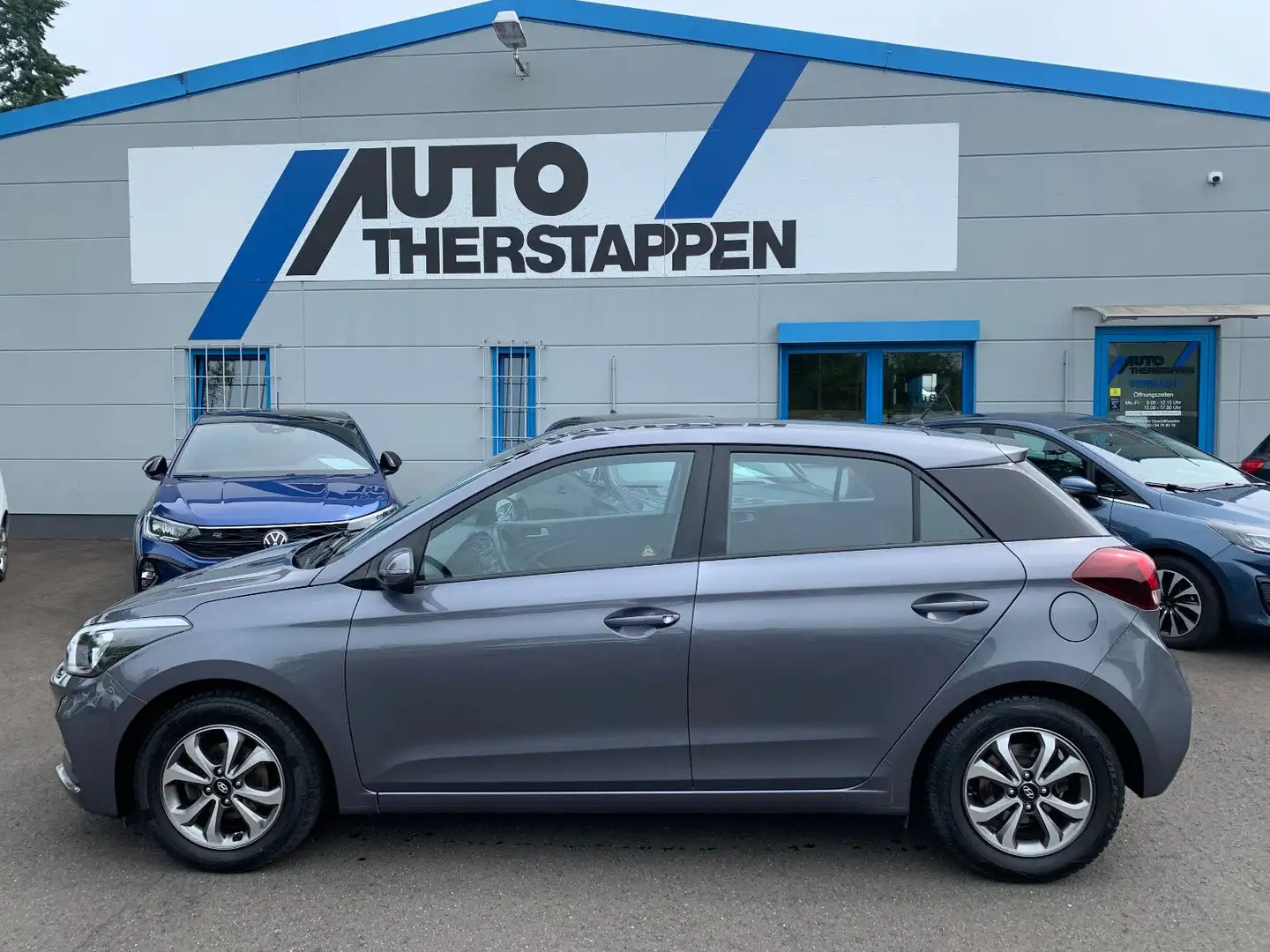 Hyundai i20 Trend 86PS Alu mit Allwetter/PDC/Sitzh./Temp Grau - 2