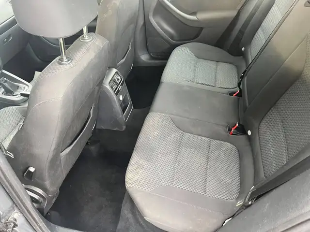 Volkswagen Jetta view 11
