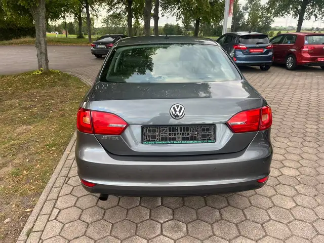 Volkswagen Jetta view 7