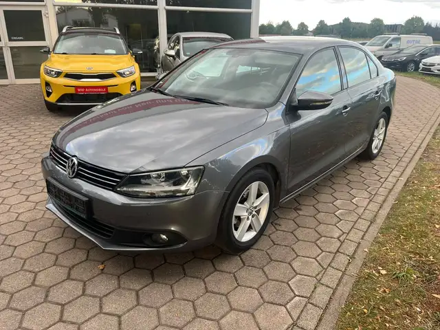 Volkswagen Jetta view 2