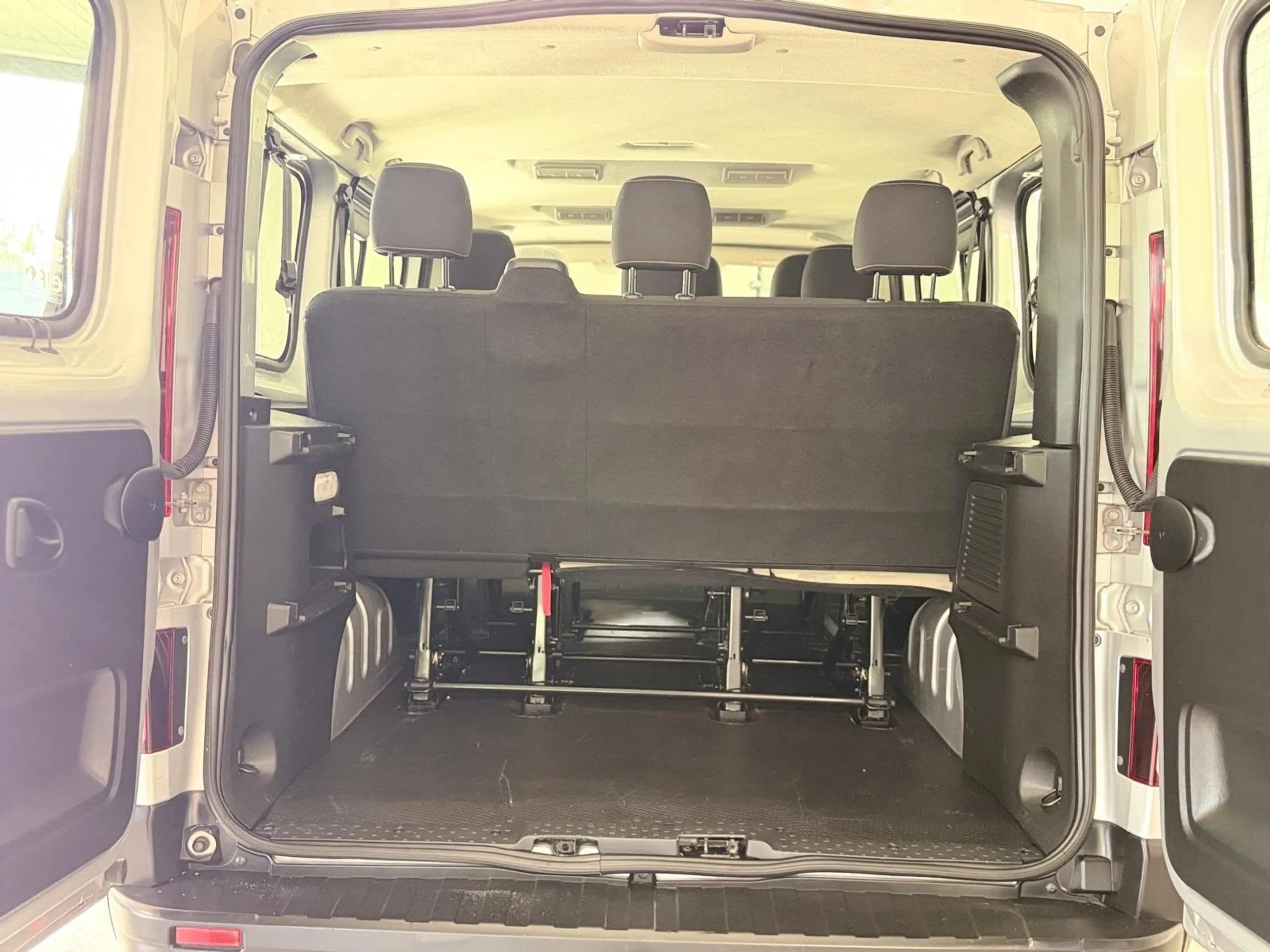 Renault Trafic Combi L1H1 Expression*9-SITZER*KLIMA*AHK — photo 9