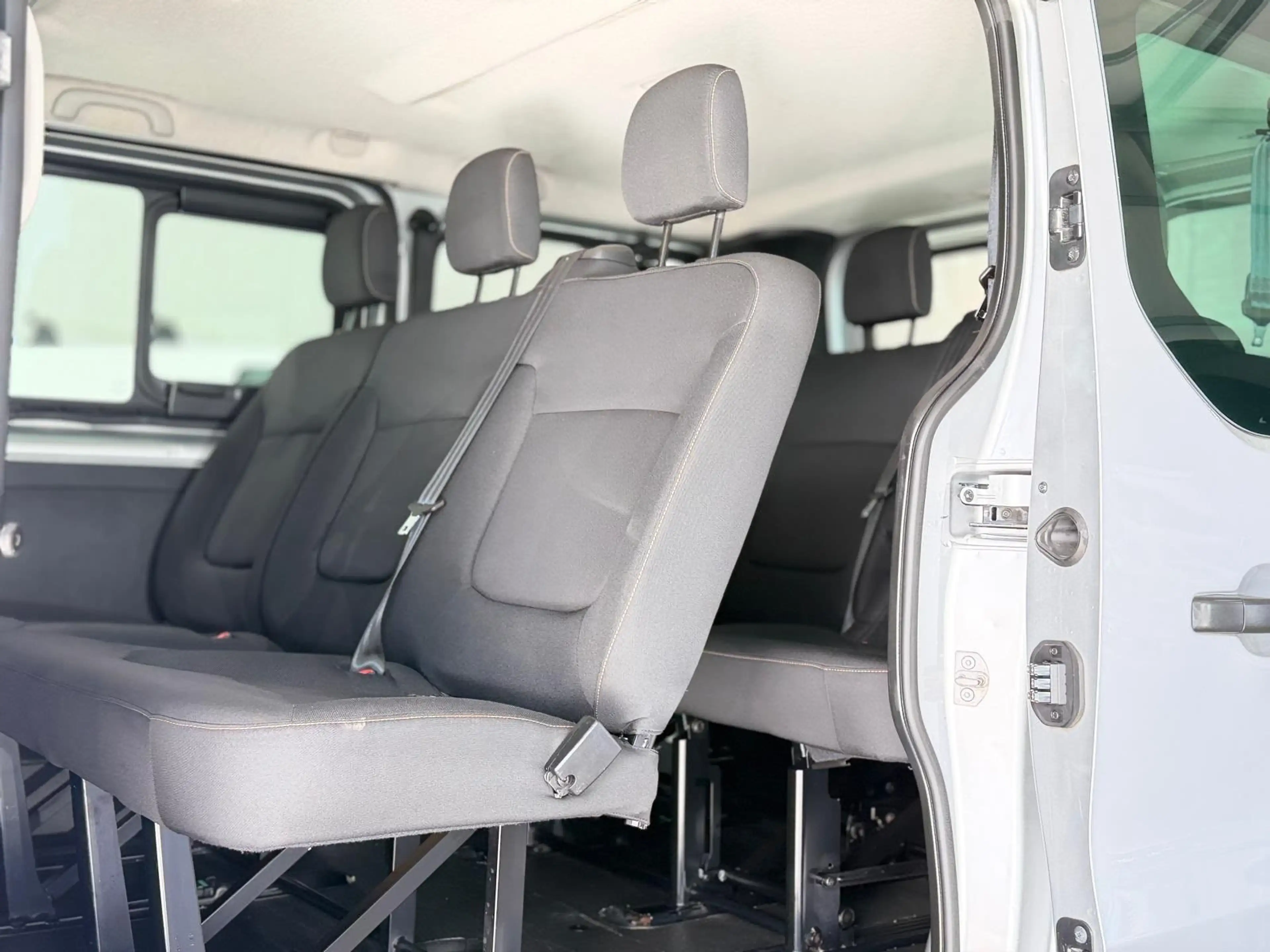 Renault Trafic Combi L1H1 Expression*9-SITZER*KLIMA*AHK — photo 10