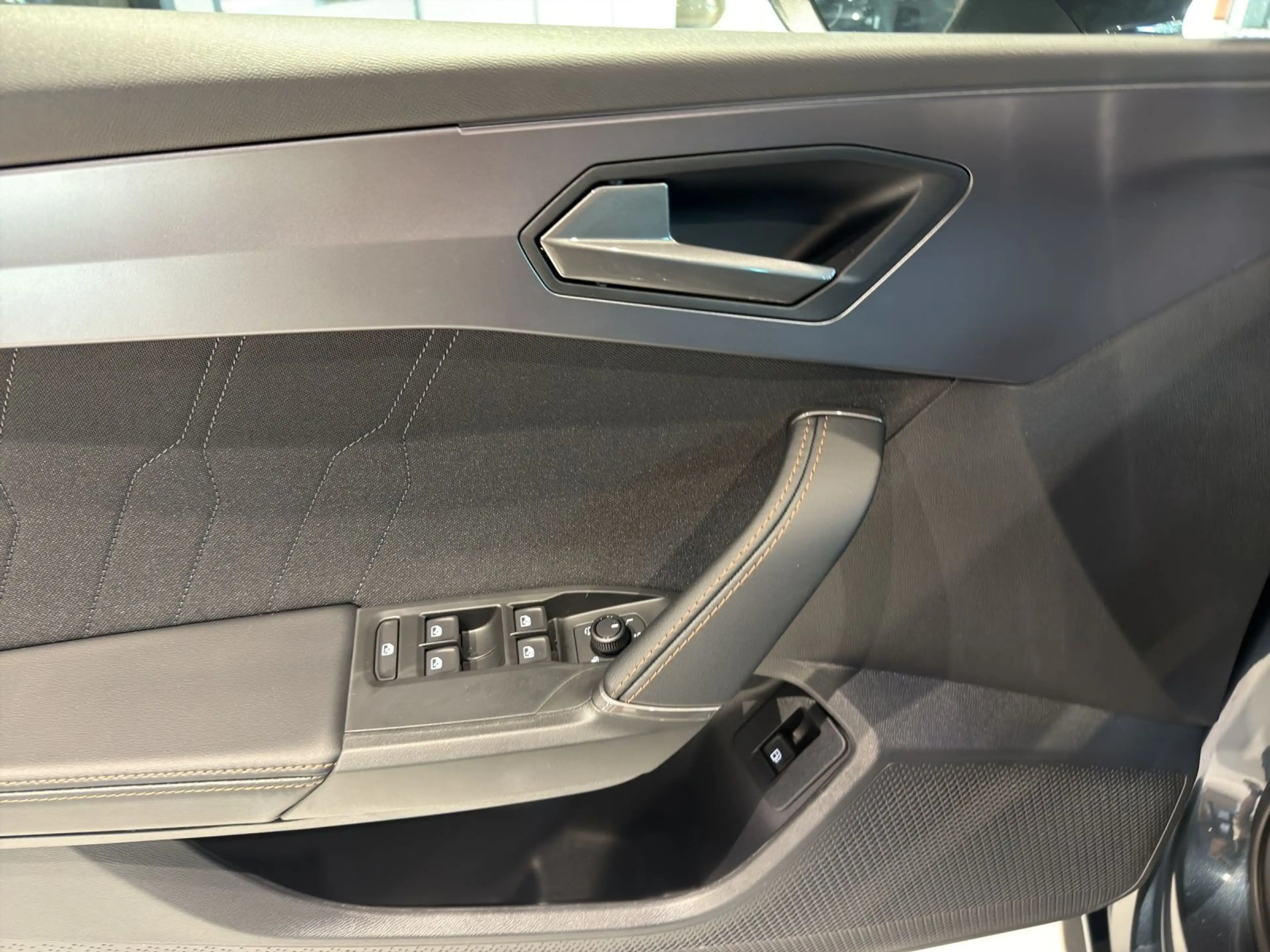 CUPRA Leon 1.5 e-HYBRID DSG REAR VIEW NAVI SITZHZ GJR — photo 8