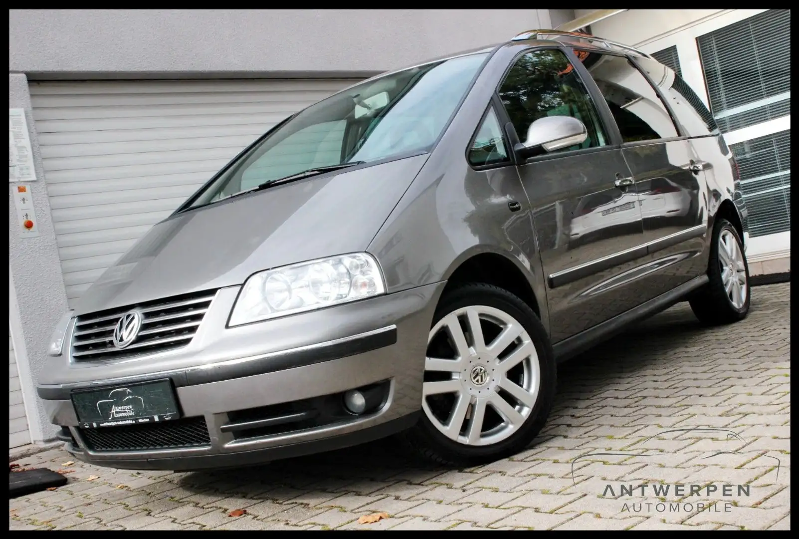 Volkswagen Sharan 2,0TDI*7M*Freestyle*Navi*Klimaauto*1.Hd*Org65tkm Grau - 1