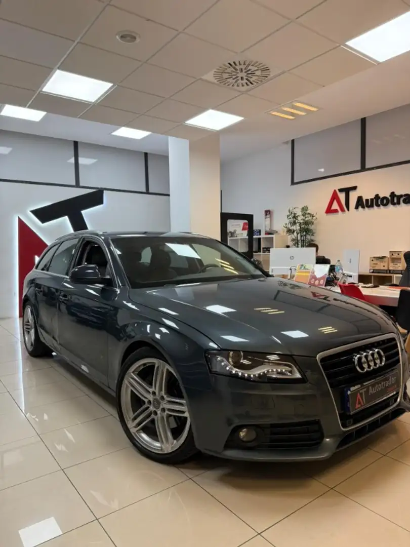 Audi A4 Avant 3.0TDI quattro DPF Gris - 1