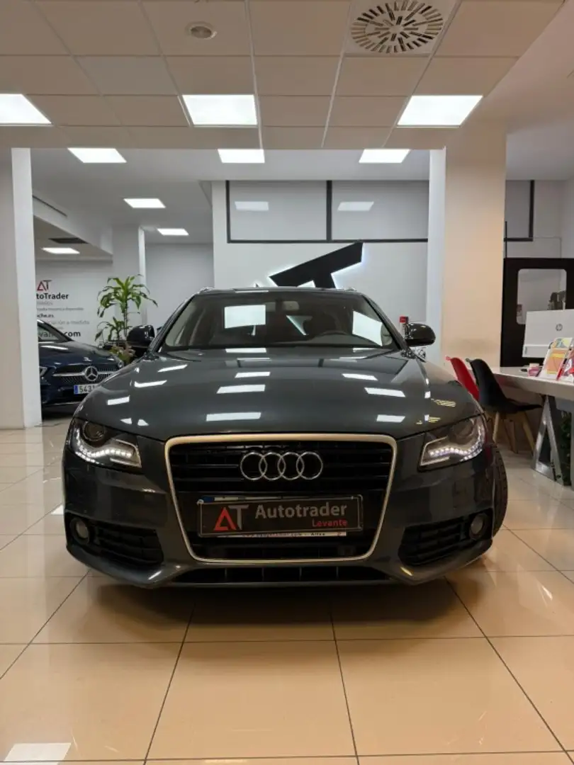 Audi A4 Avant 3.0TDI quattro DPF Gris - 2