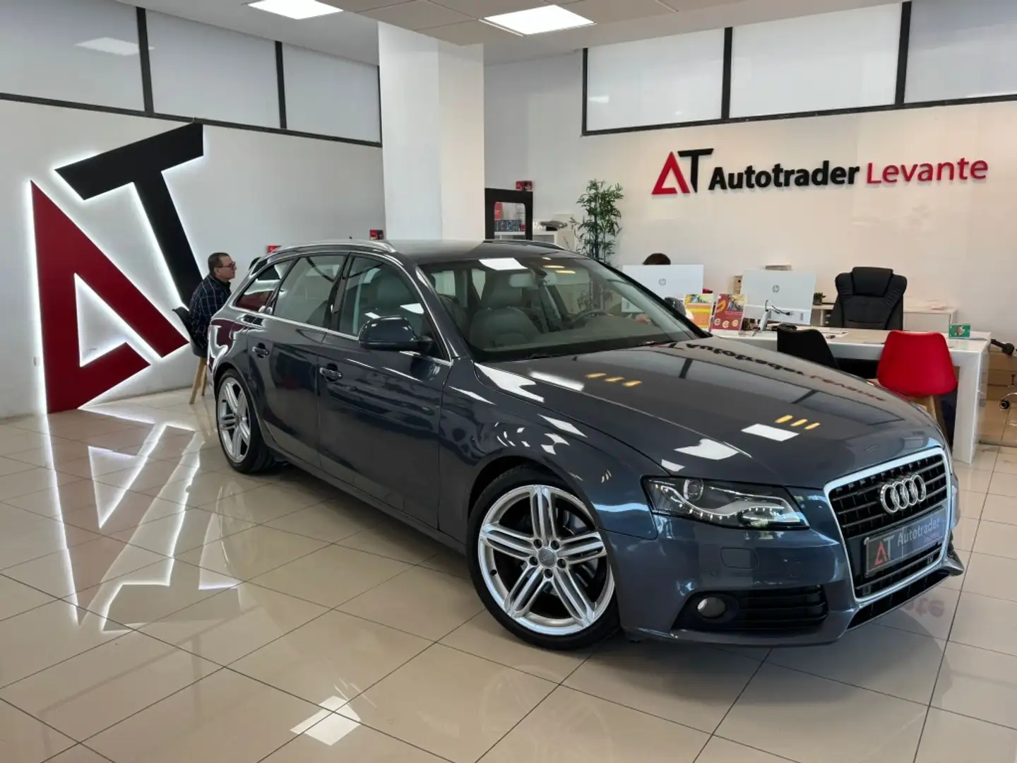 Audi A4 Avant 3.0TDI quattro DPF Grau - 1