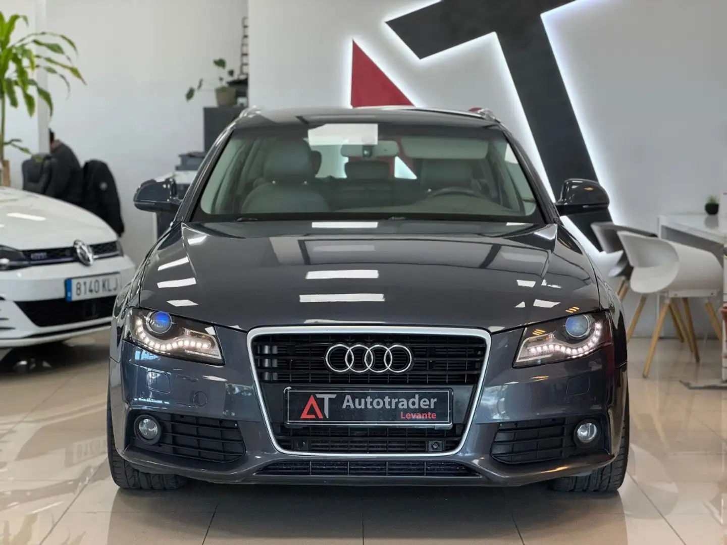 Audi A4 Avant 3.0TDI quattro DPF Grau - 2