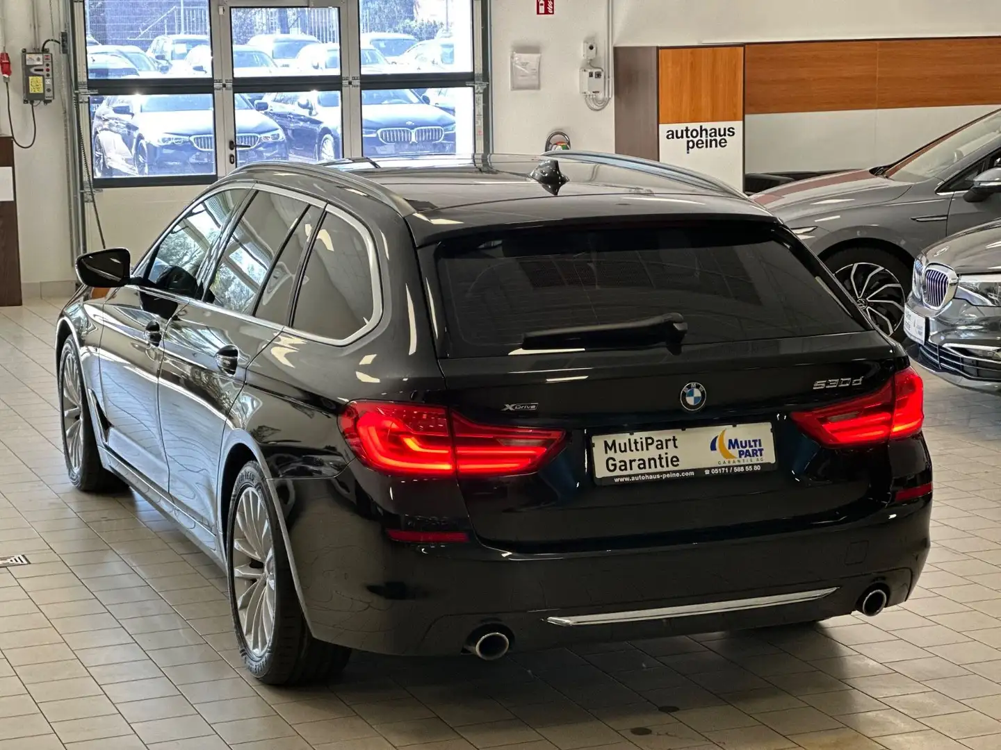 BMW 530 dxD/Aut/NaviProf/HUD/AHK/Panor/LEDer/G31/LuxL Schwarz - 2